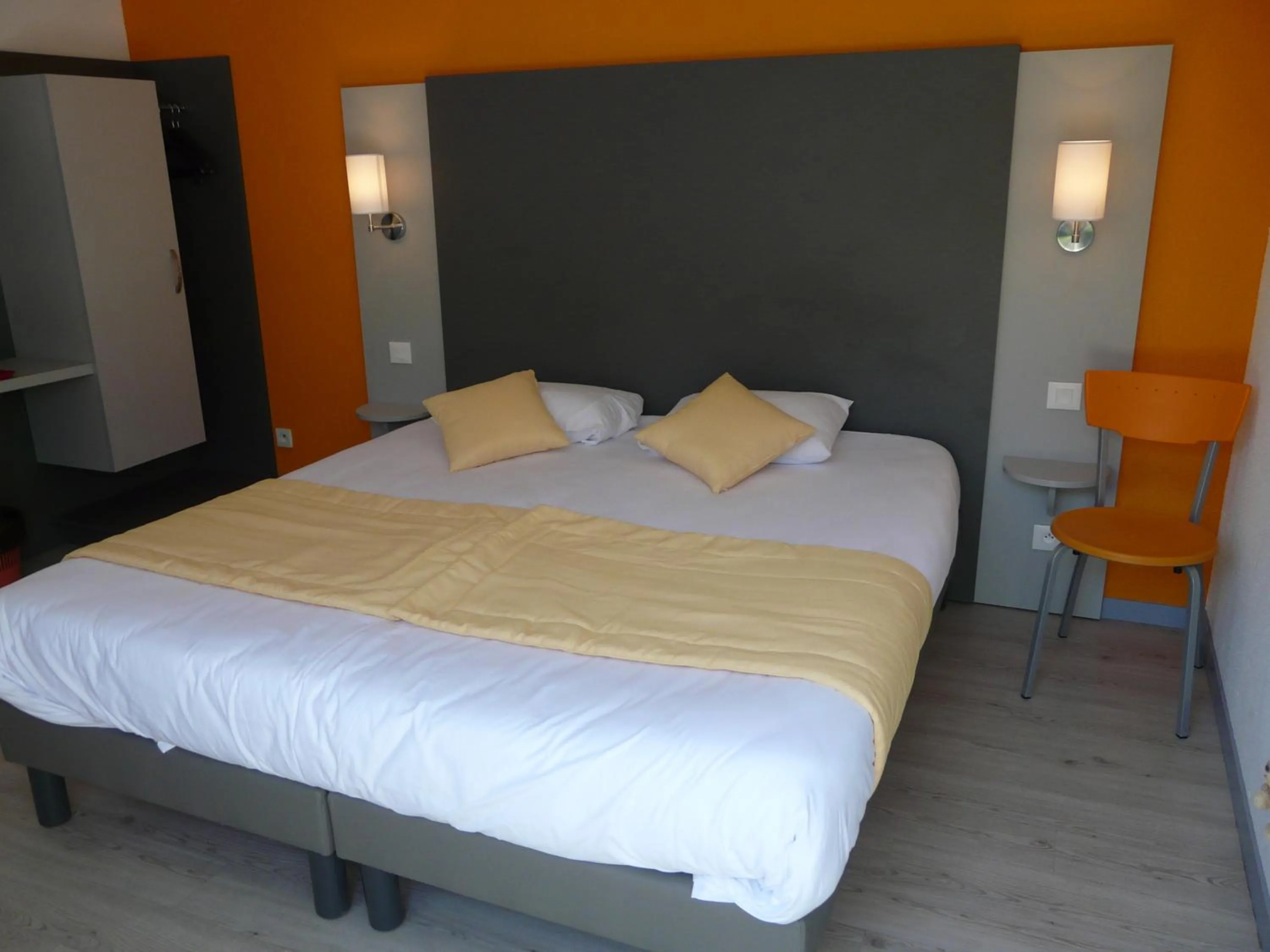 Bed in Hôtel de la baie de Paimpol