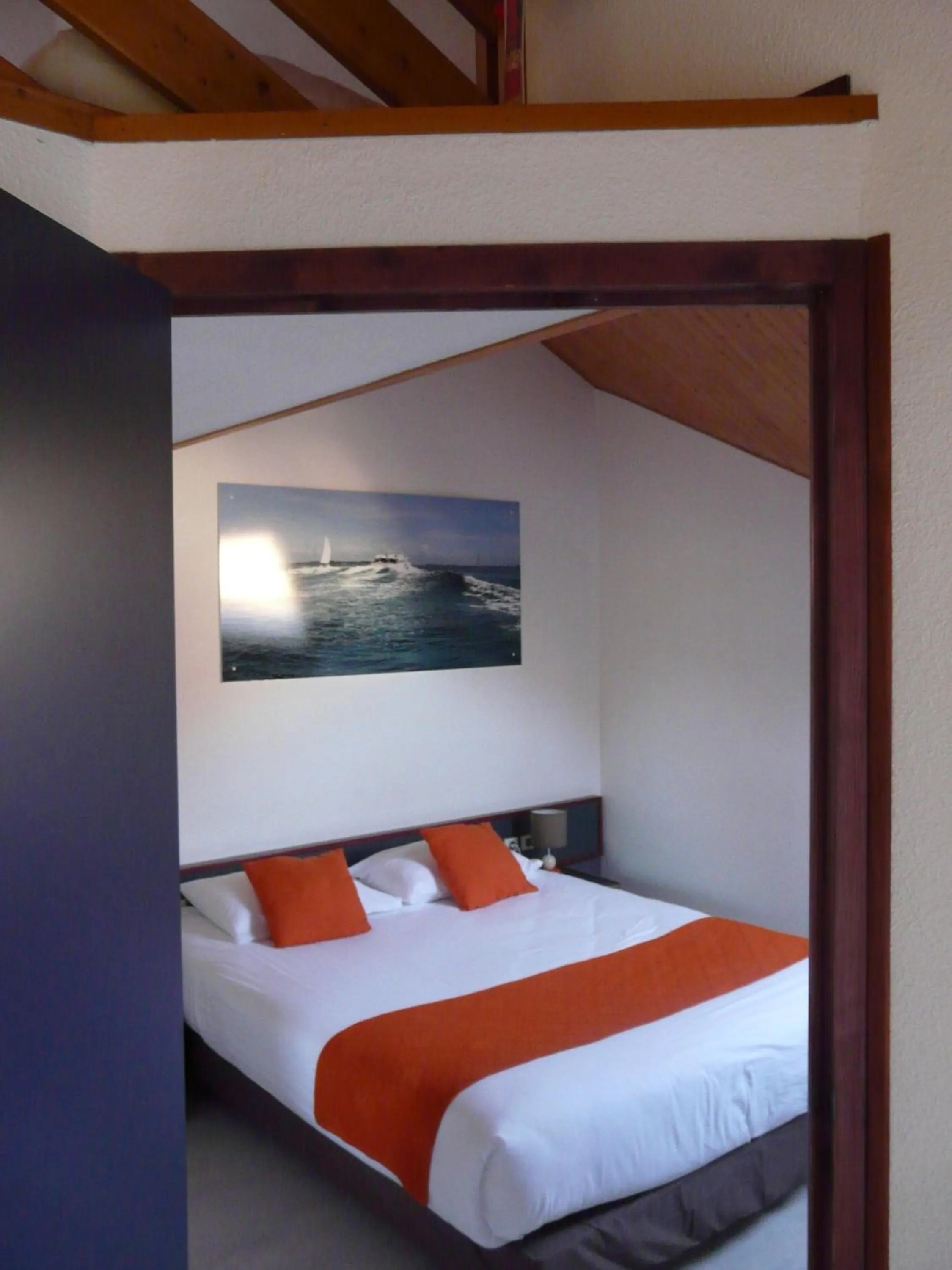 Bedroom, Bed in Hôtel de la baie de Paimpol