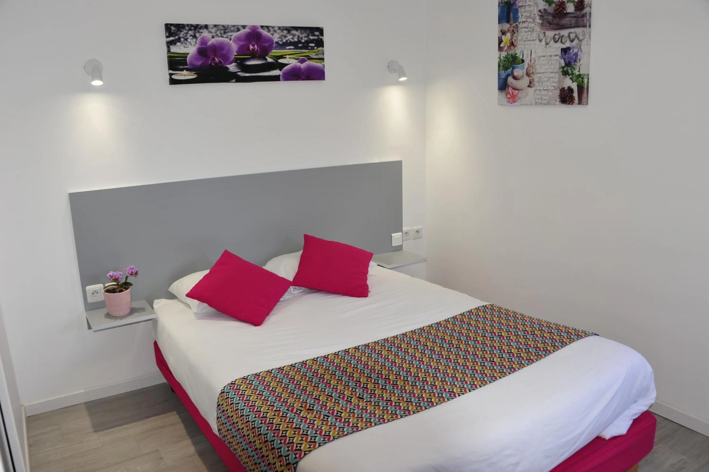 Bed in Hôtel de la baie de Paimpol