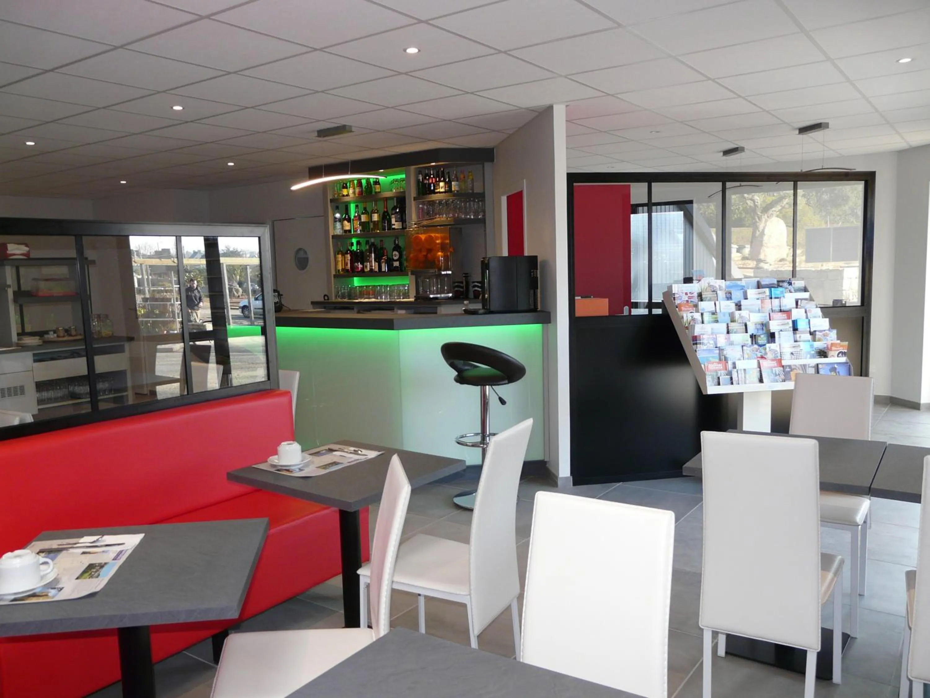 Lounge or bar in Hôtel de la baie de Paimpol