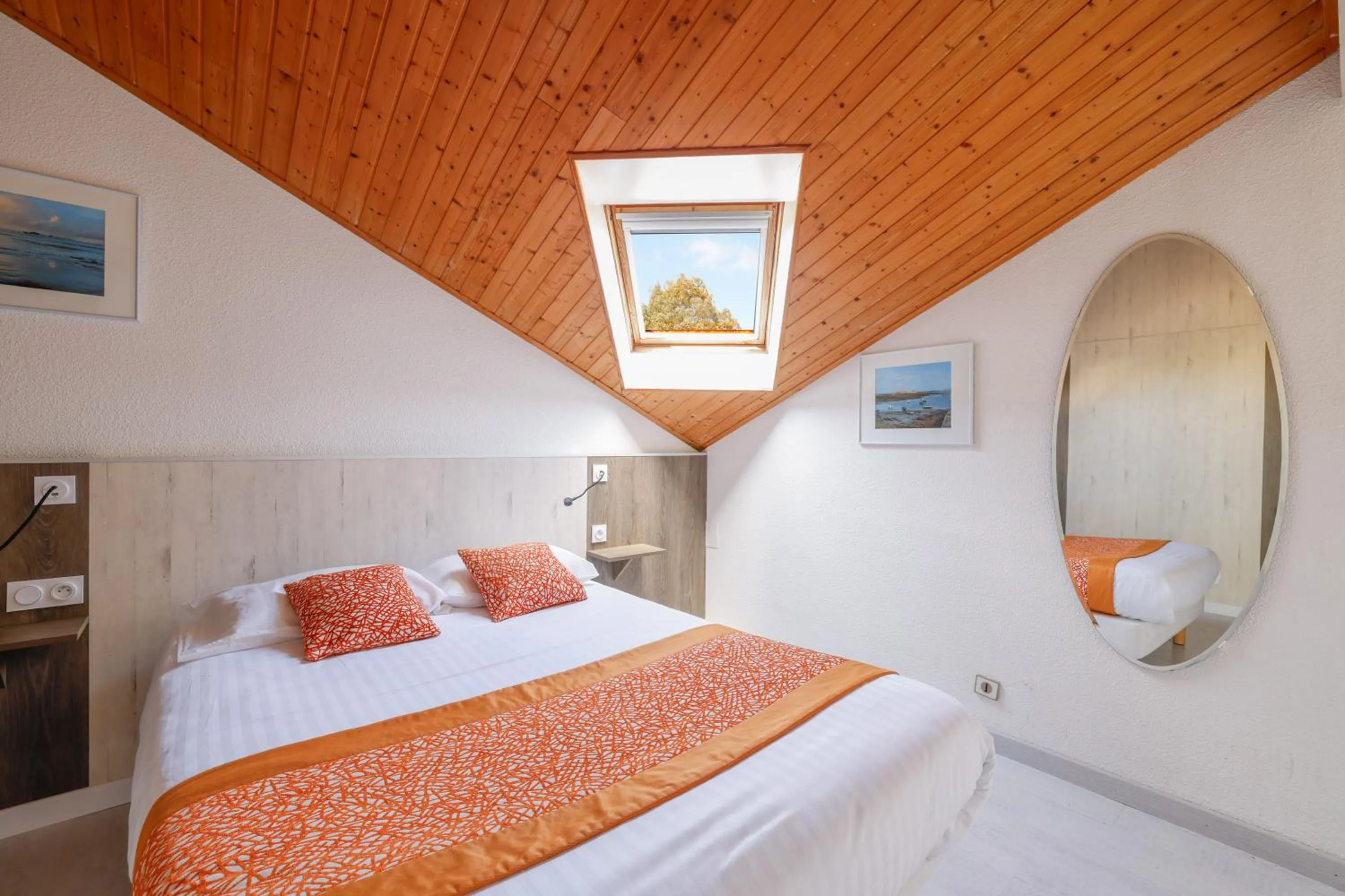 Bed in Hôtel de la baie de Paimpol