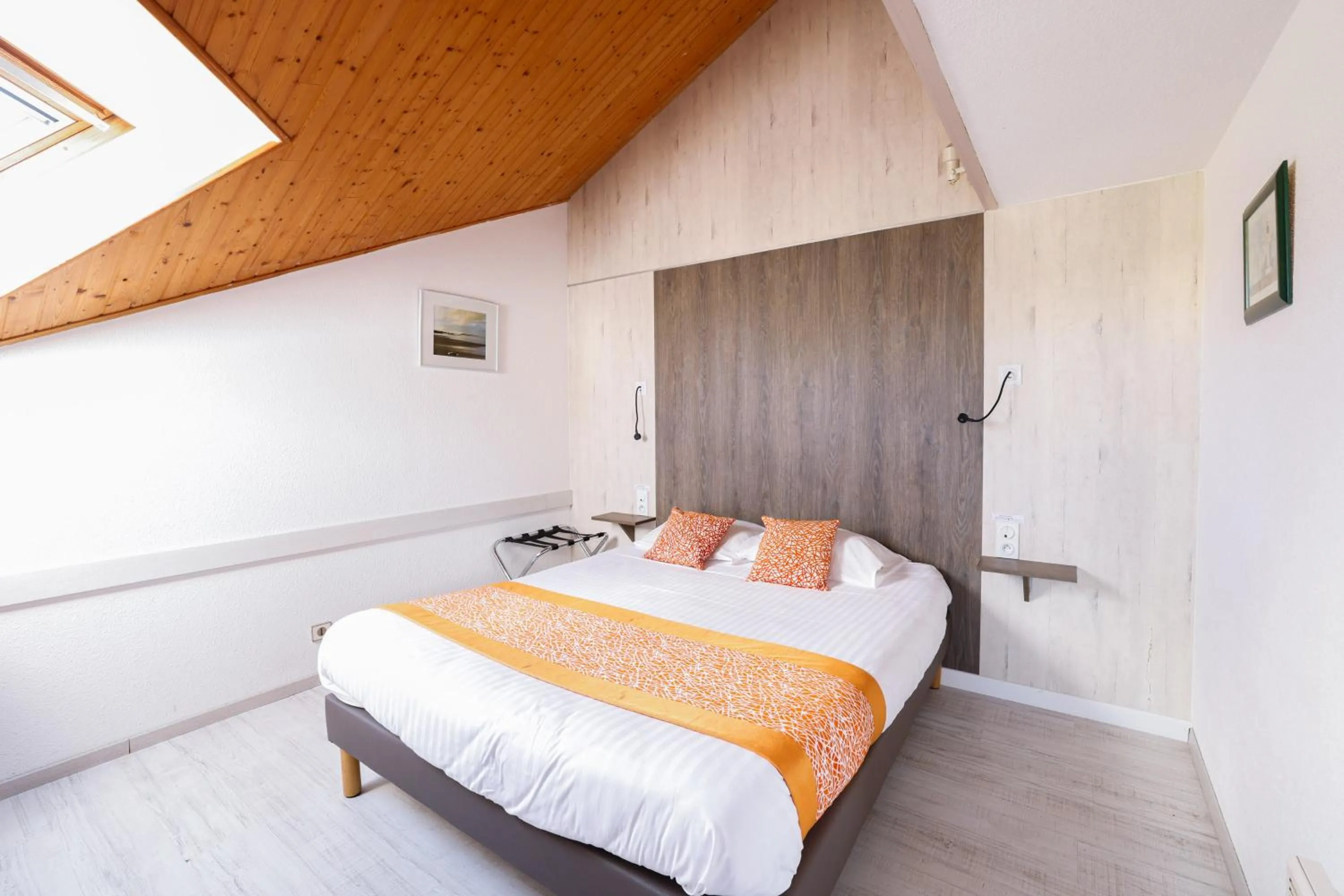 Bed in Hôtel de la baie de Paimpol