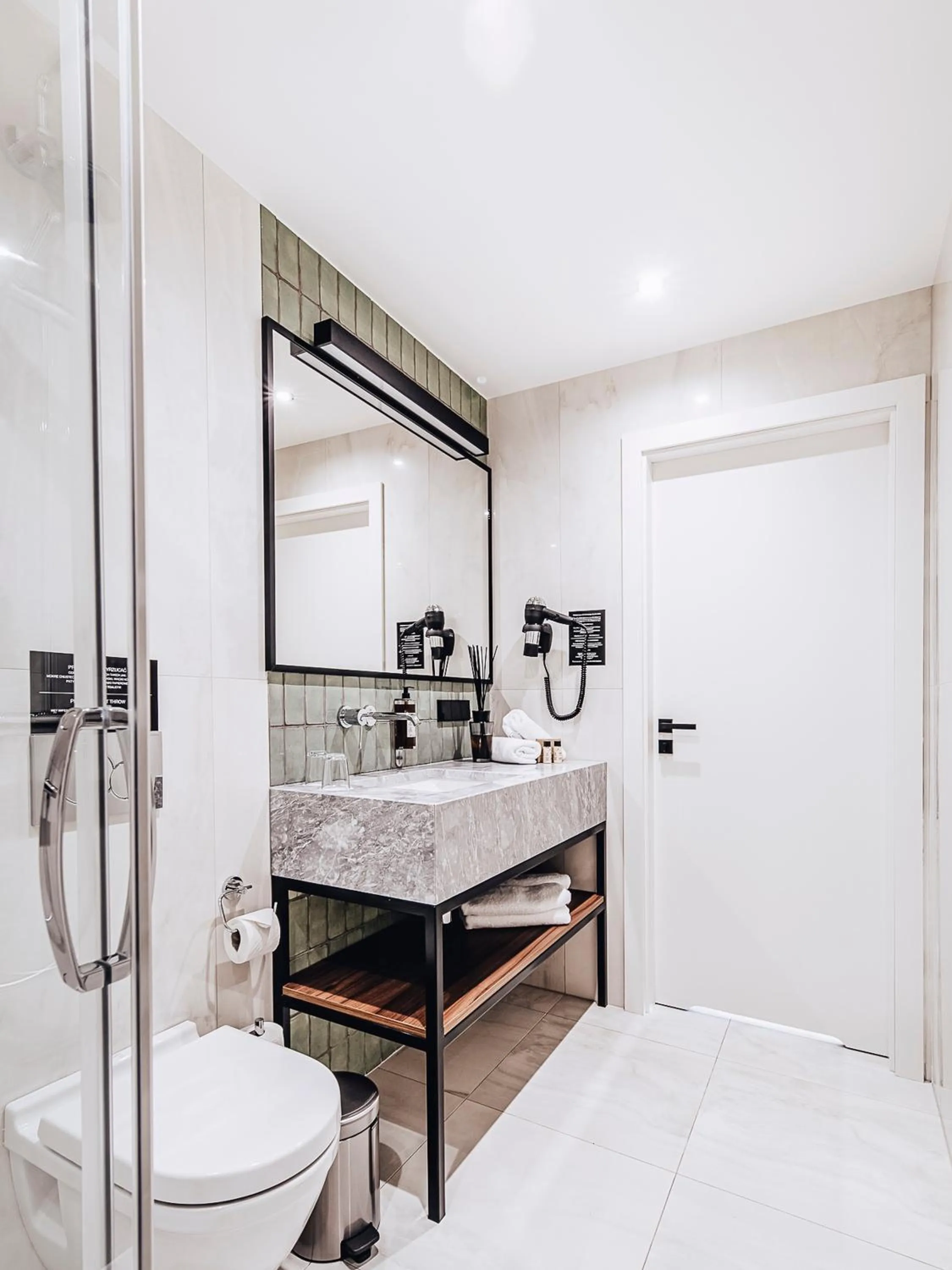 Shower, Bed in Apartamenty Sowa Bydgoszcz