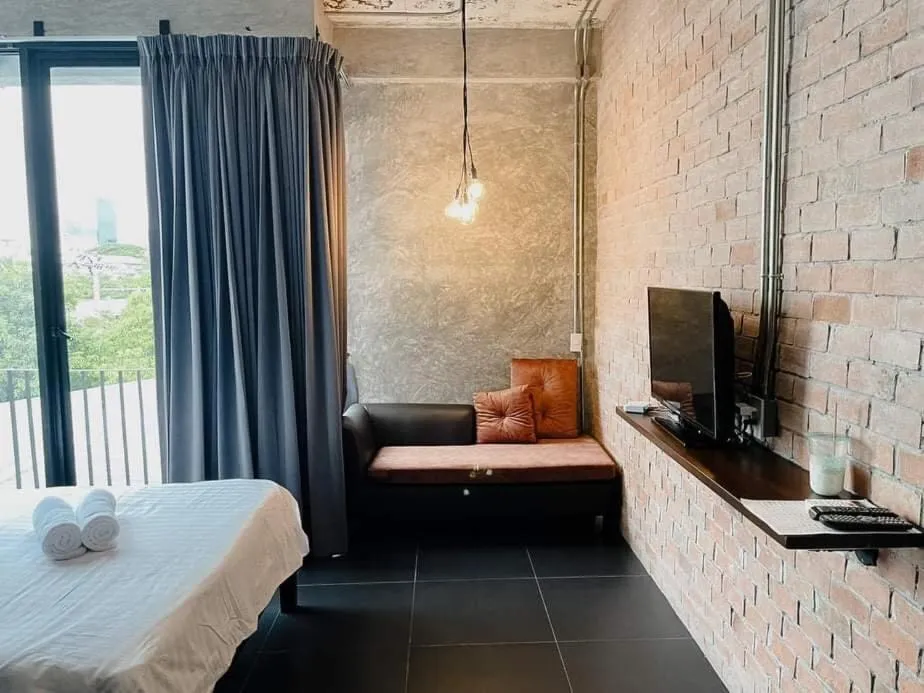 Bed in The LOCAL Ari