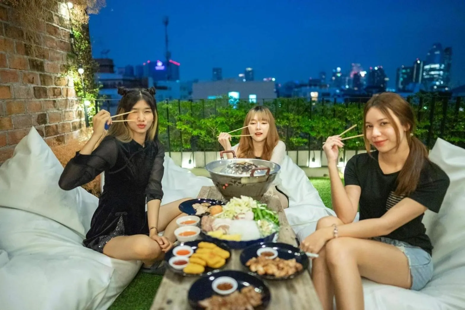 Restaurant/places to eat in The LOCAL Ari