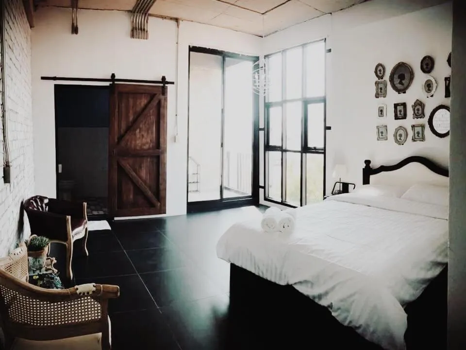 Bed in The LOCAL Ari