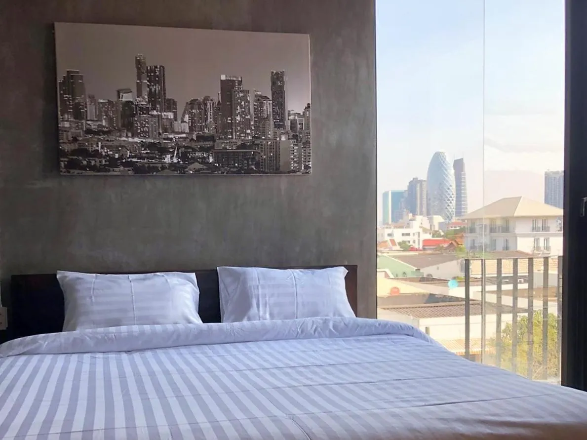 Bed in The LOCAL Ari