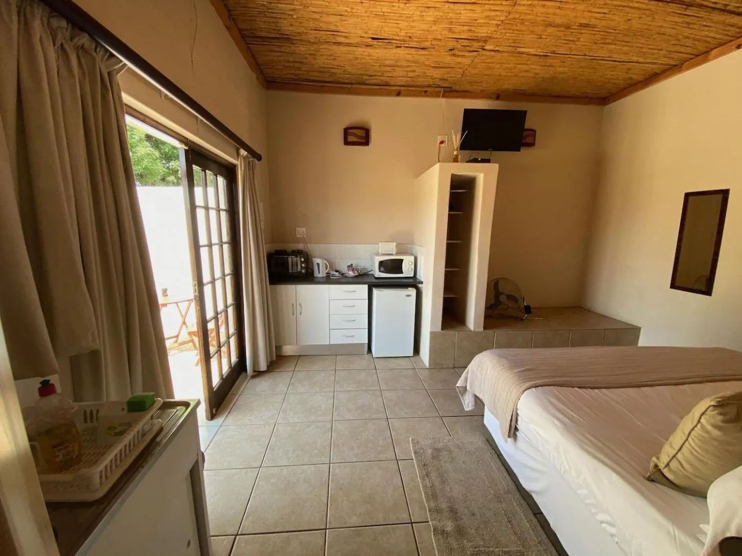 Bedroom, Bed in Lanseria Country Estate