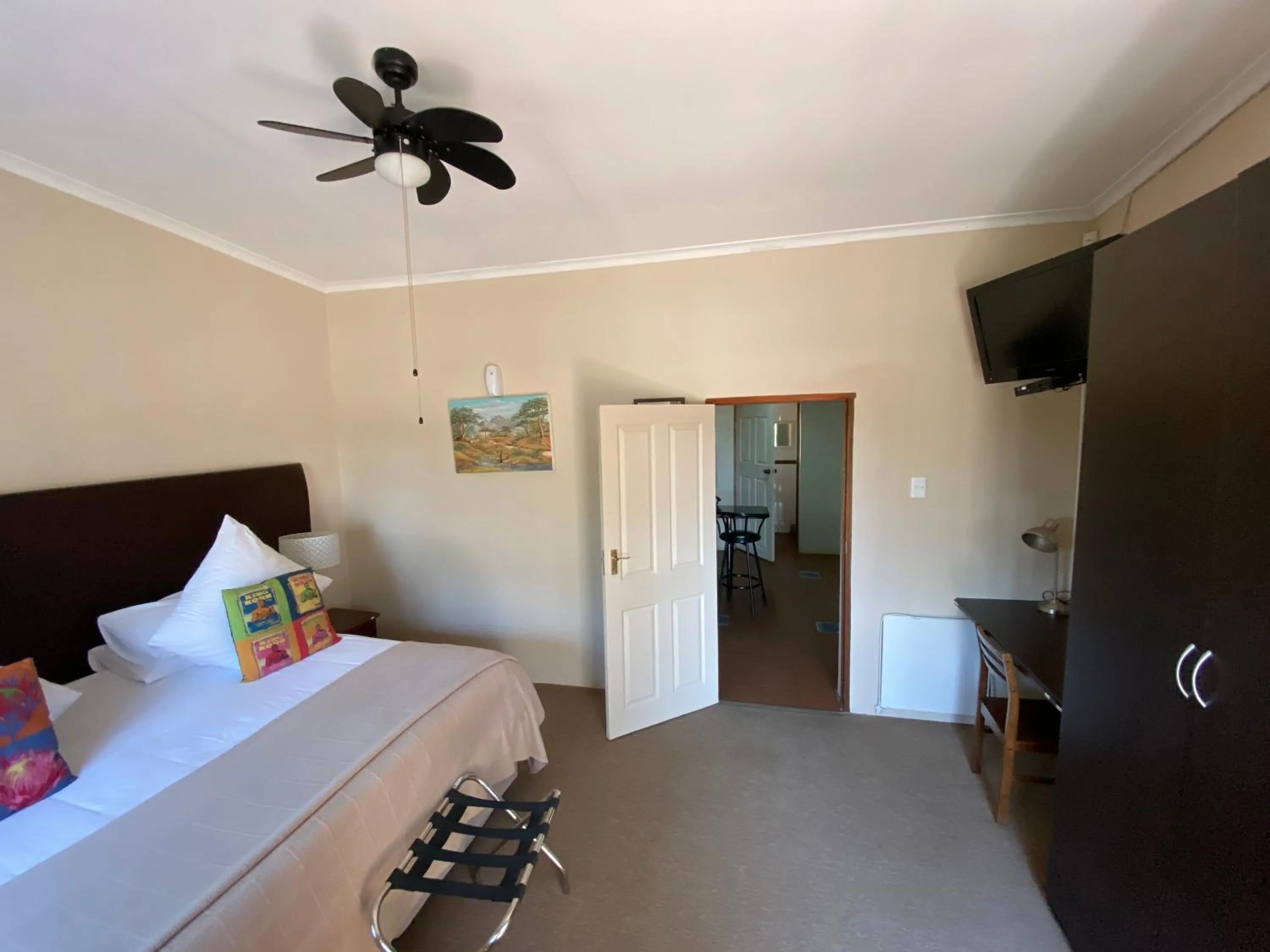 Bedroom, Bed in Lanseria Country Estate
