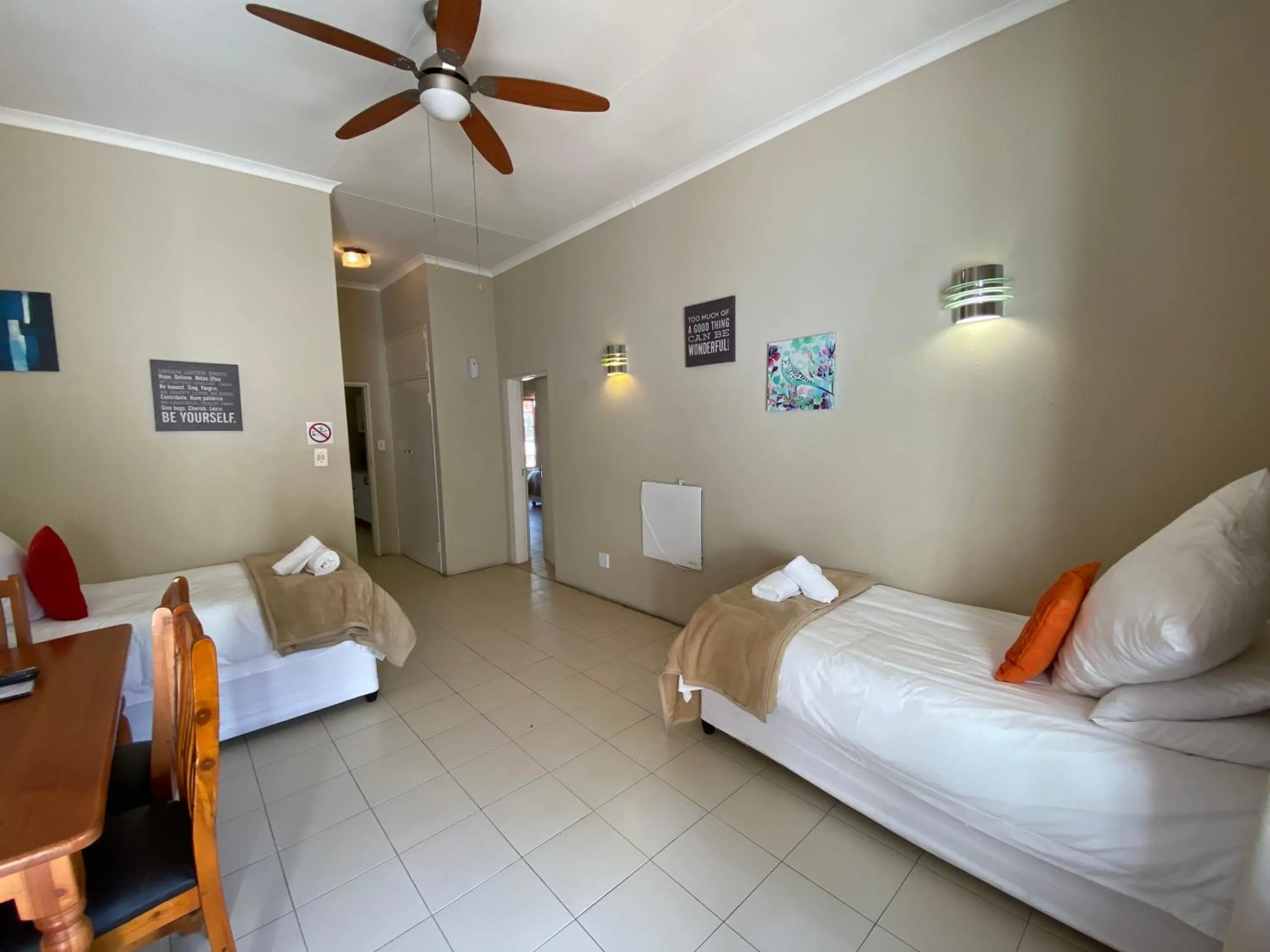 Living room, Bed in Lanseria Country Estate