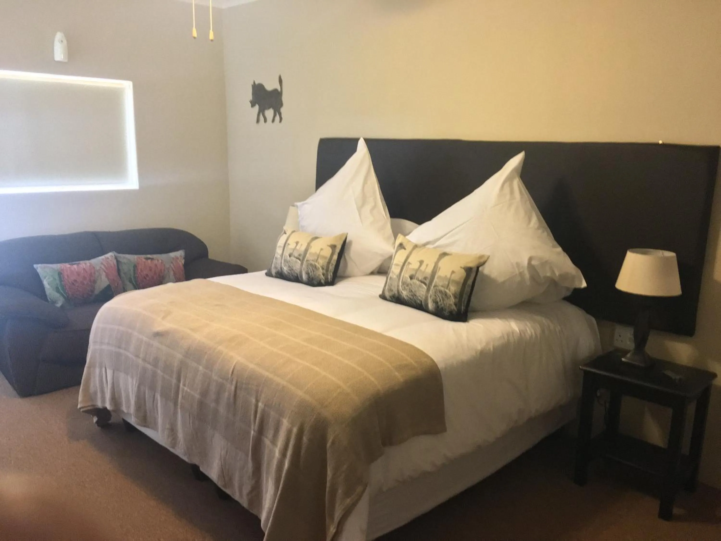 Bedroom, Bed in Lanseria Country Estate