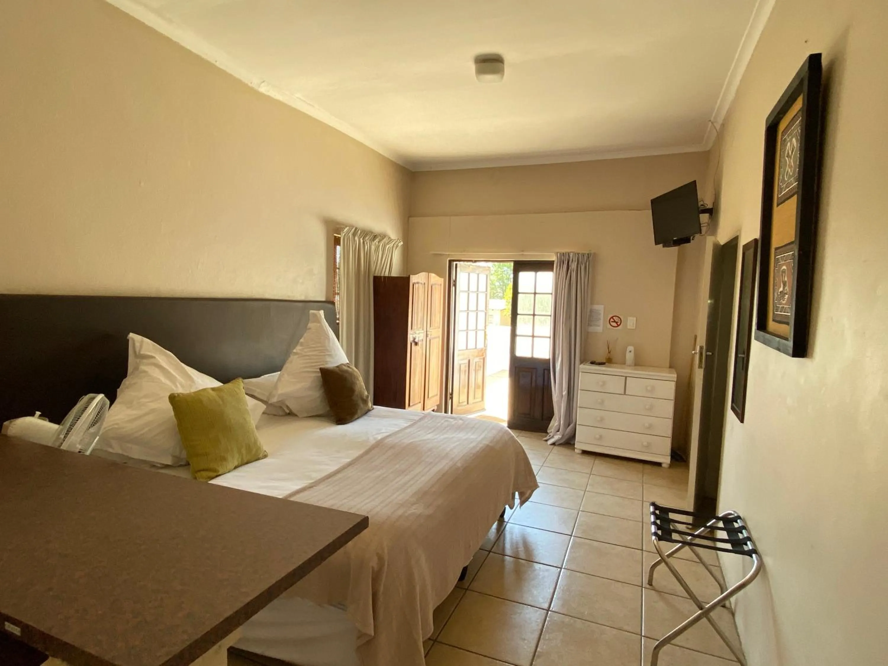 Bedroom, Bed in Lanseria Country Estate