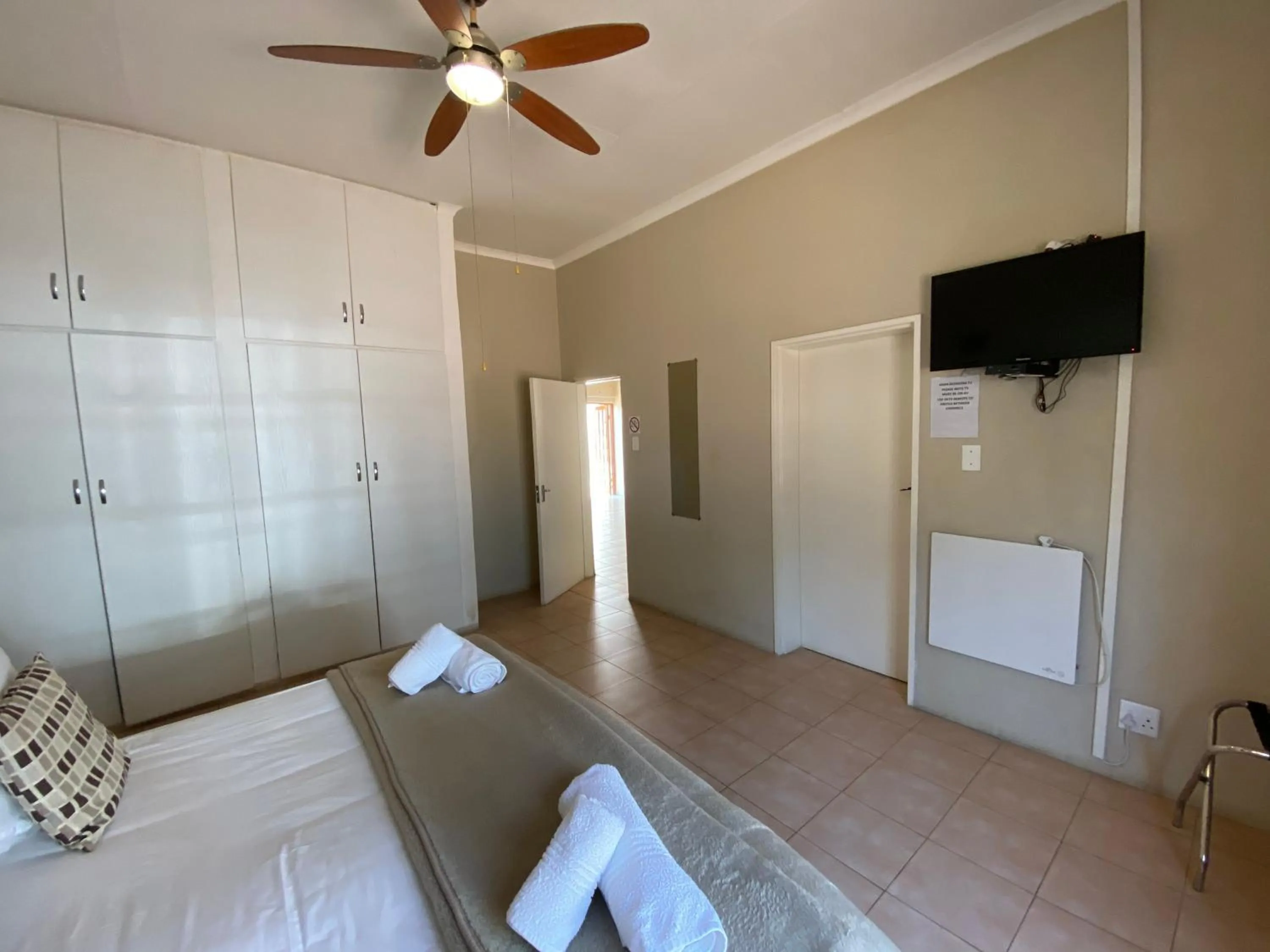 TV and multimedia, Bed in Lanseria Country Estate