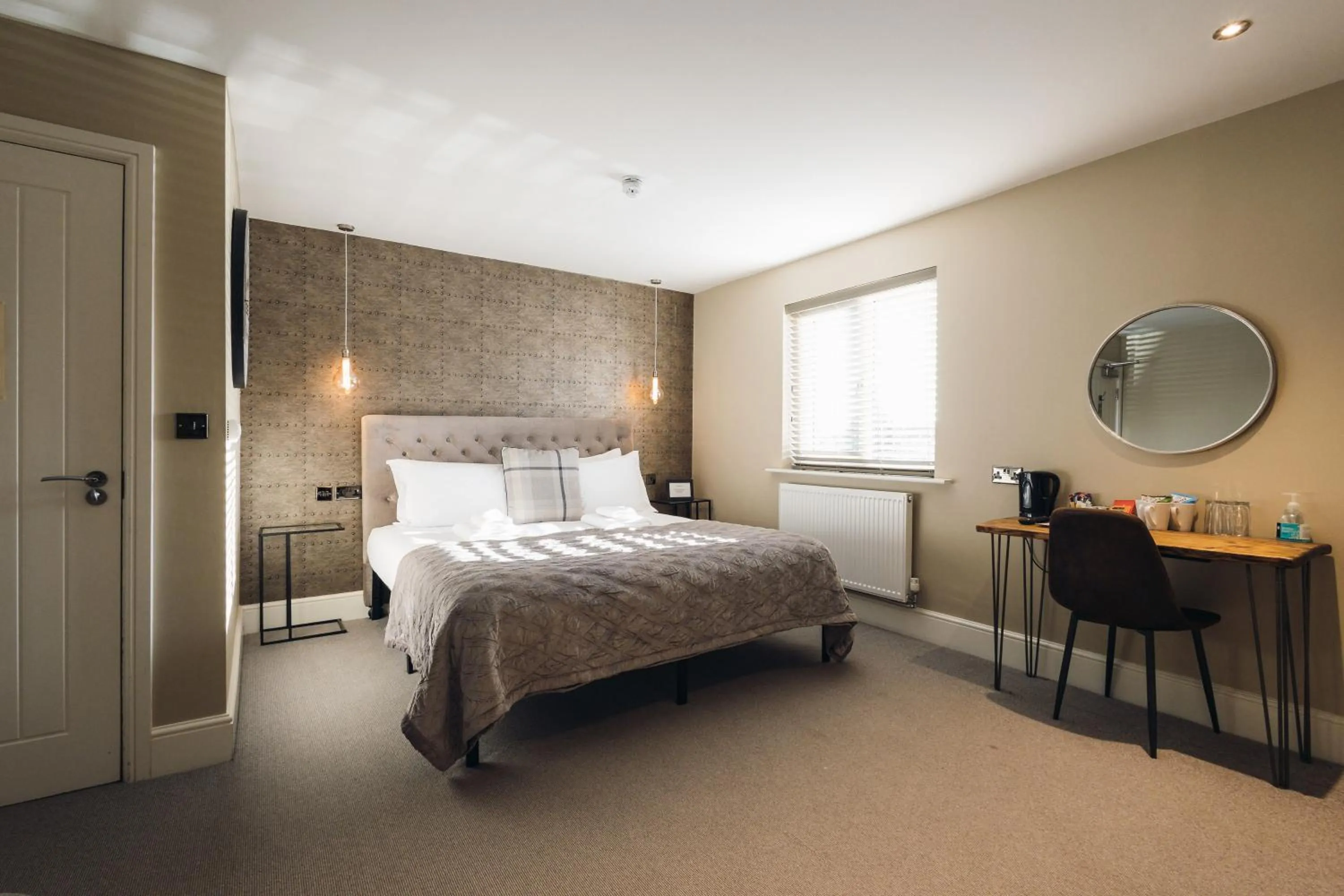 Bedroom, Bed in The Station Restaurant & Bar