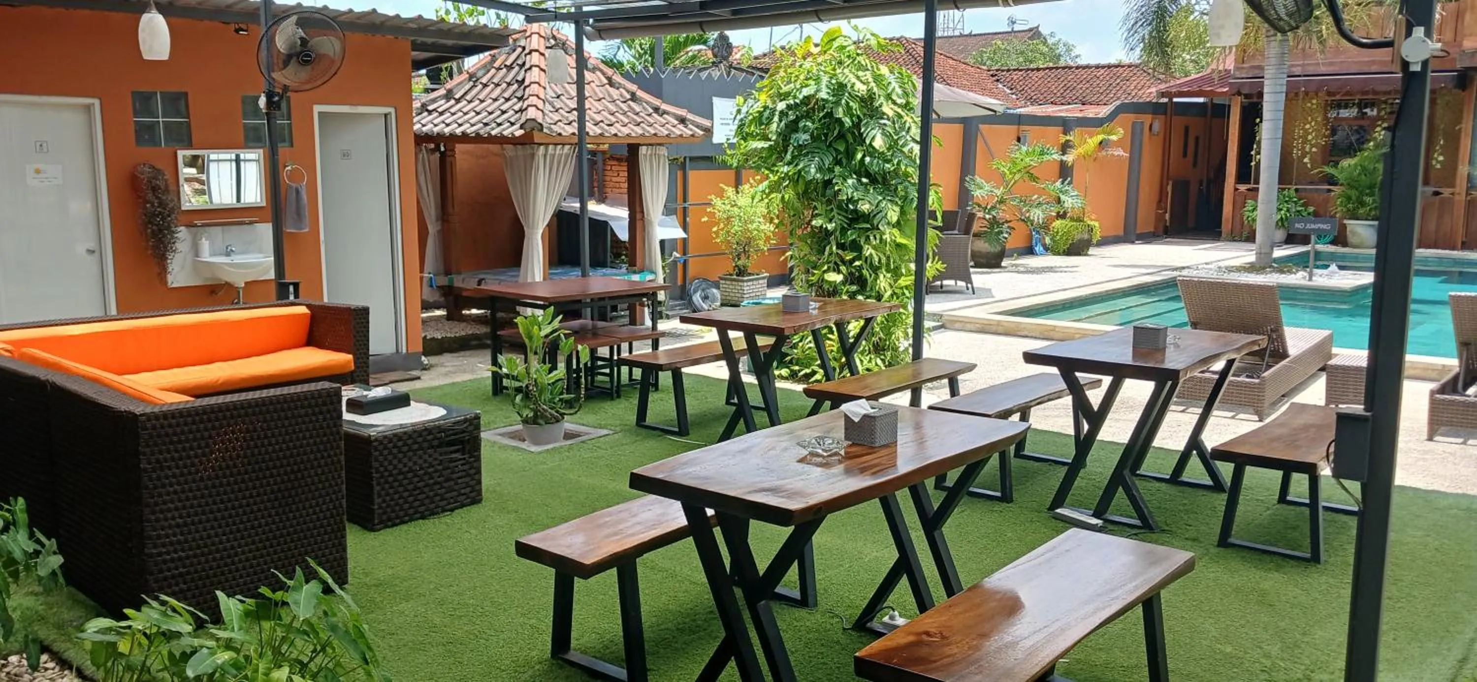 Balcony/Terrace in Dewi Sri Guesthouse