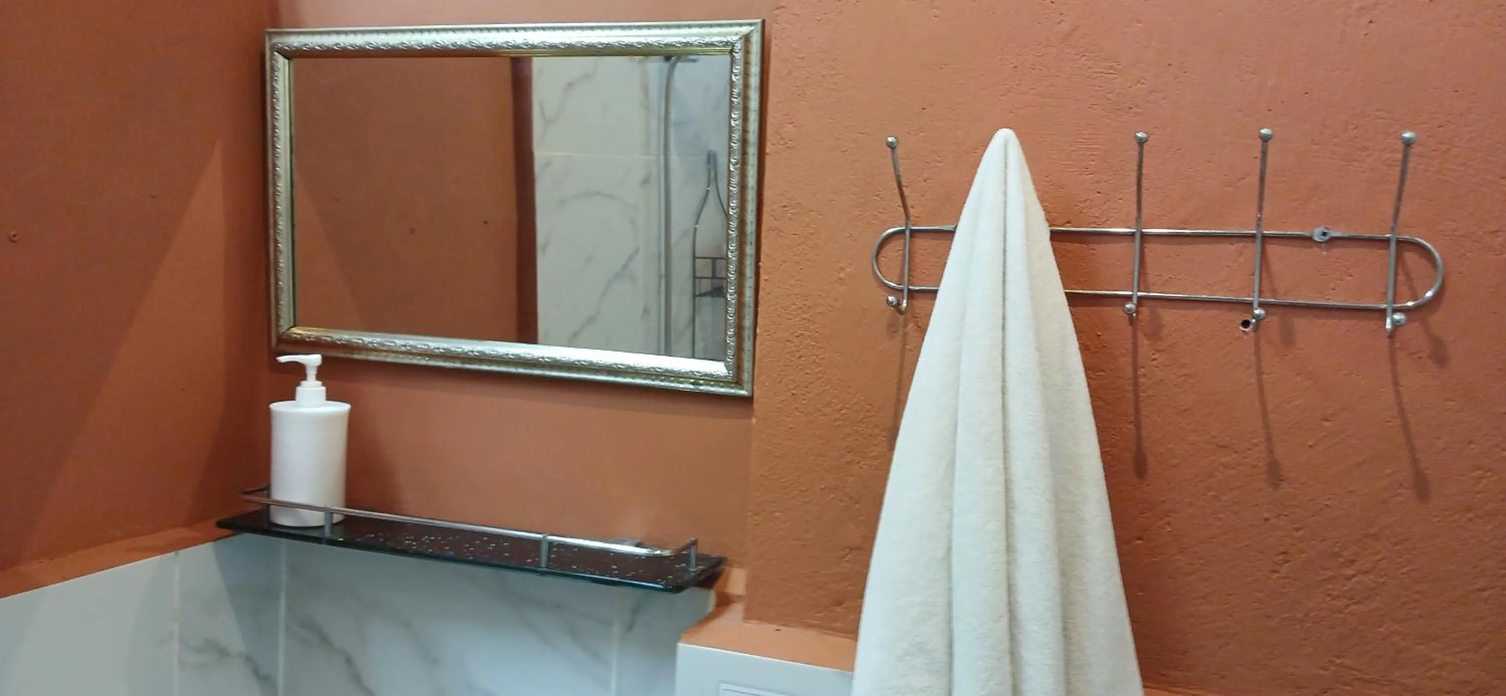 Bathroom in Dewi Sri Guesthouse