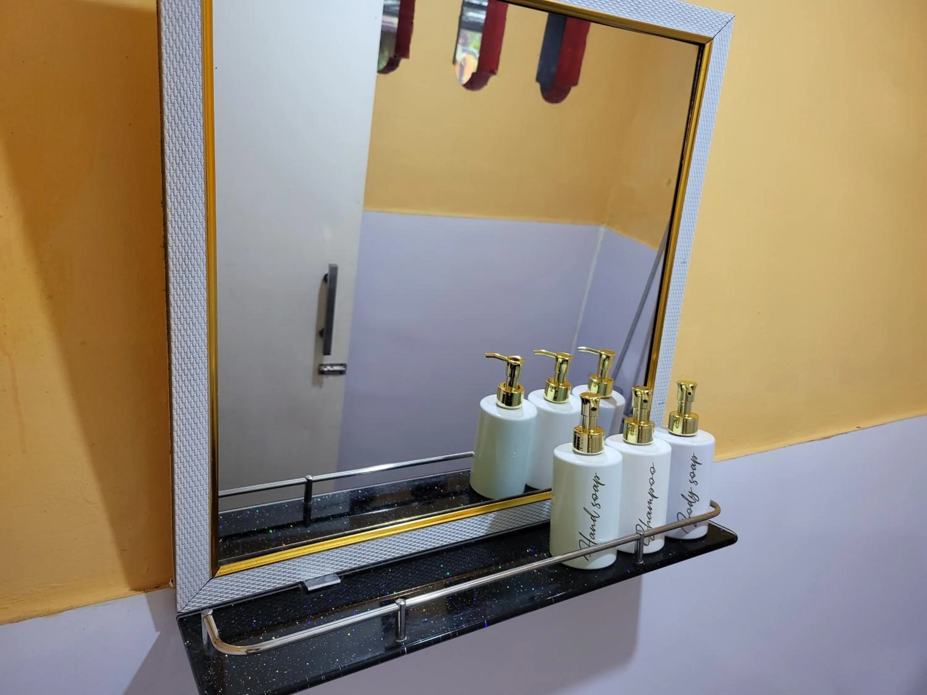 Bathroom in Dewi Sri Guesthouse