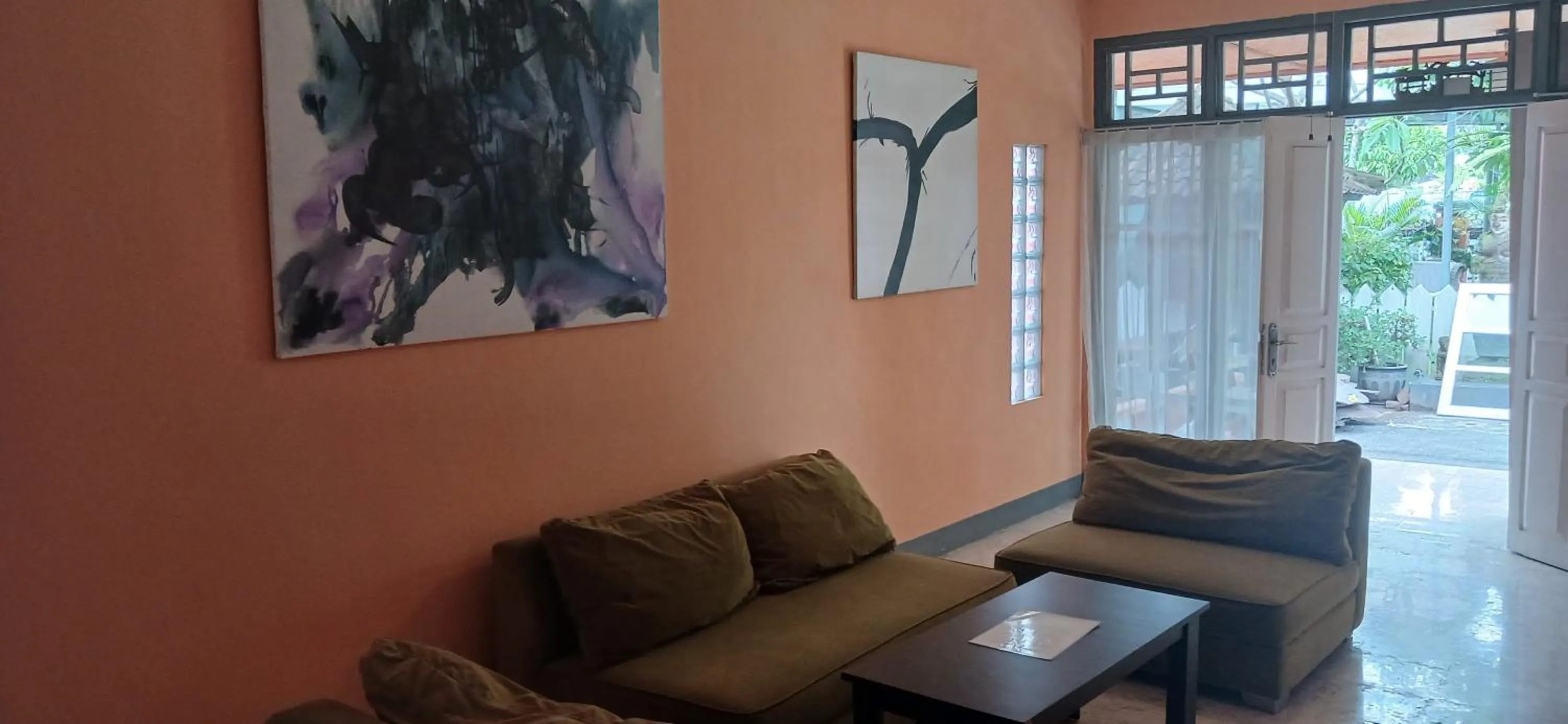 Communal lounge/ TV room in Dewi Sri Guesthouse