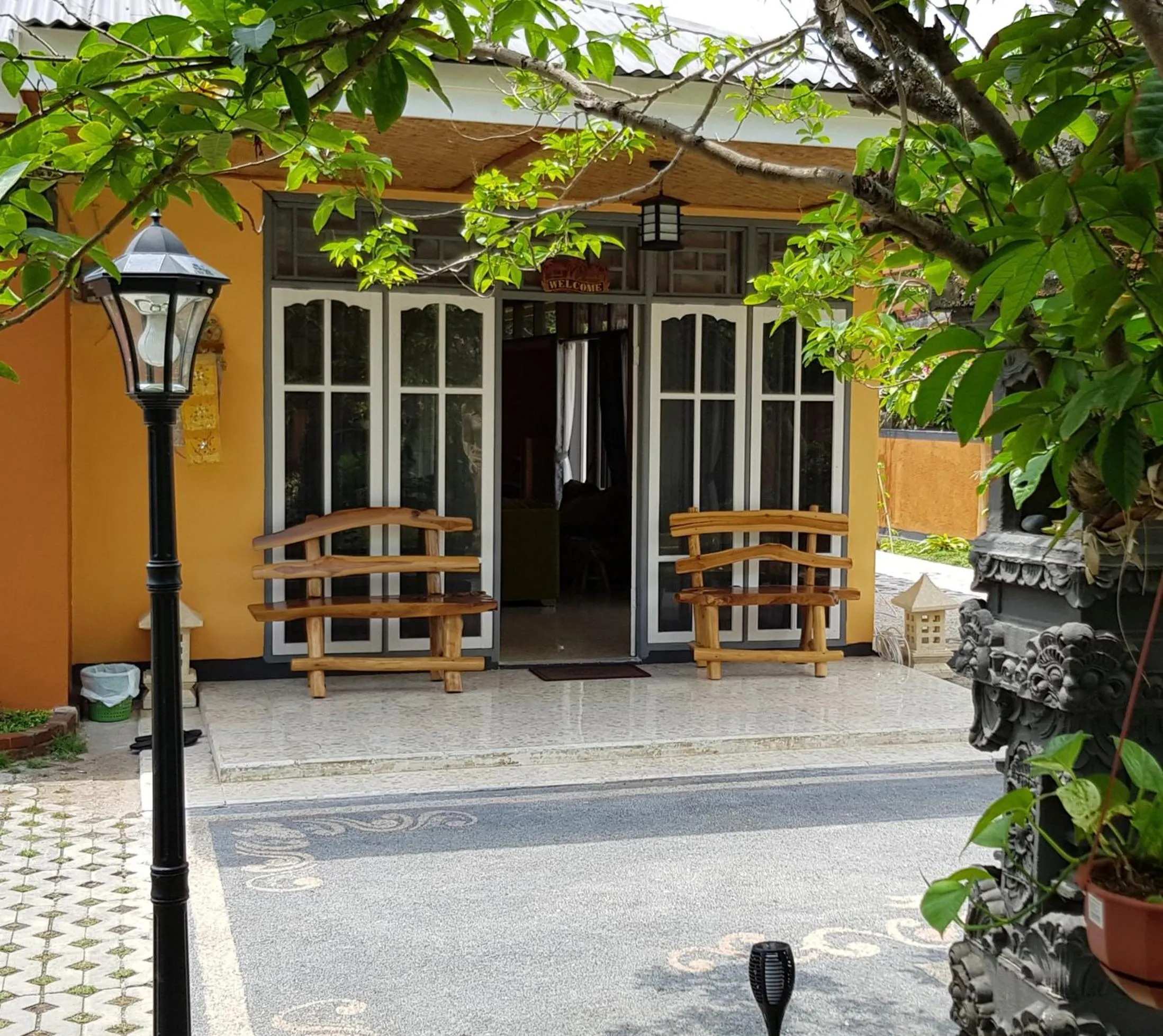Facade/entrance in Dewi Sri Guesthouse
