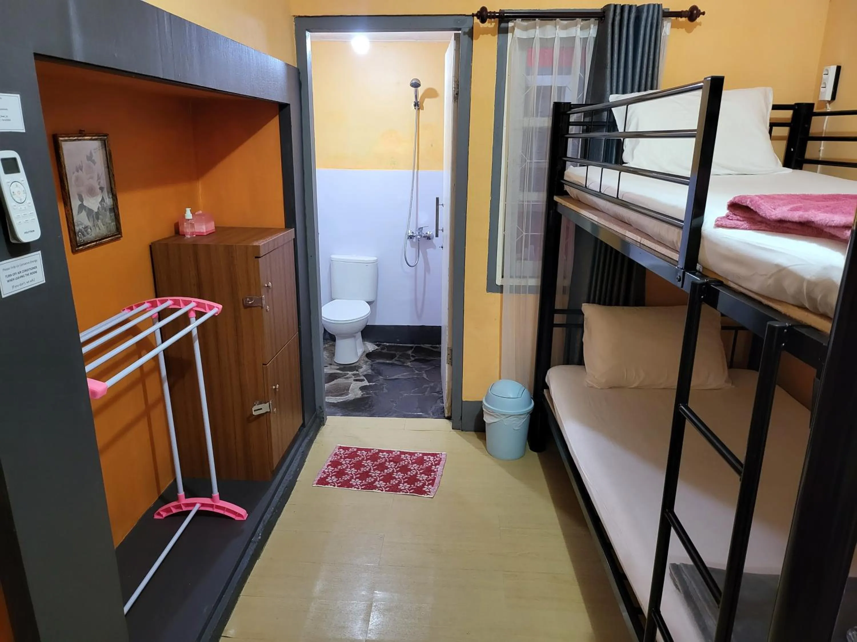 Bathroom, Bed in Dewi Sri Guesthouse