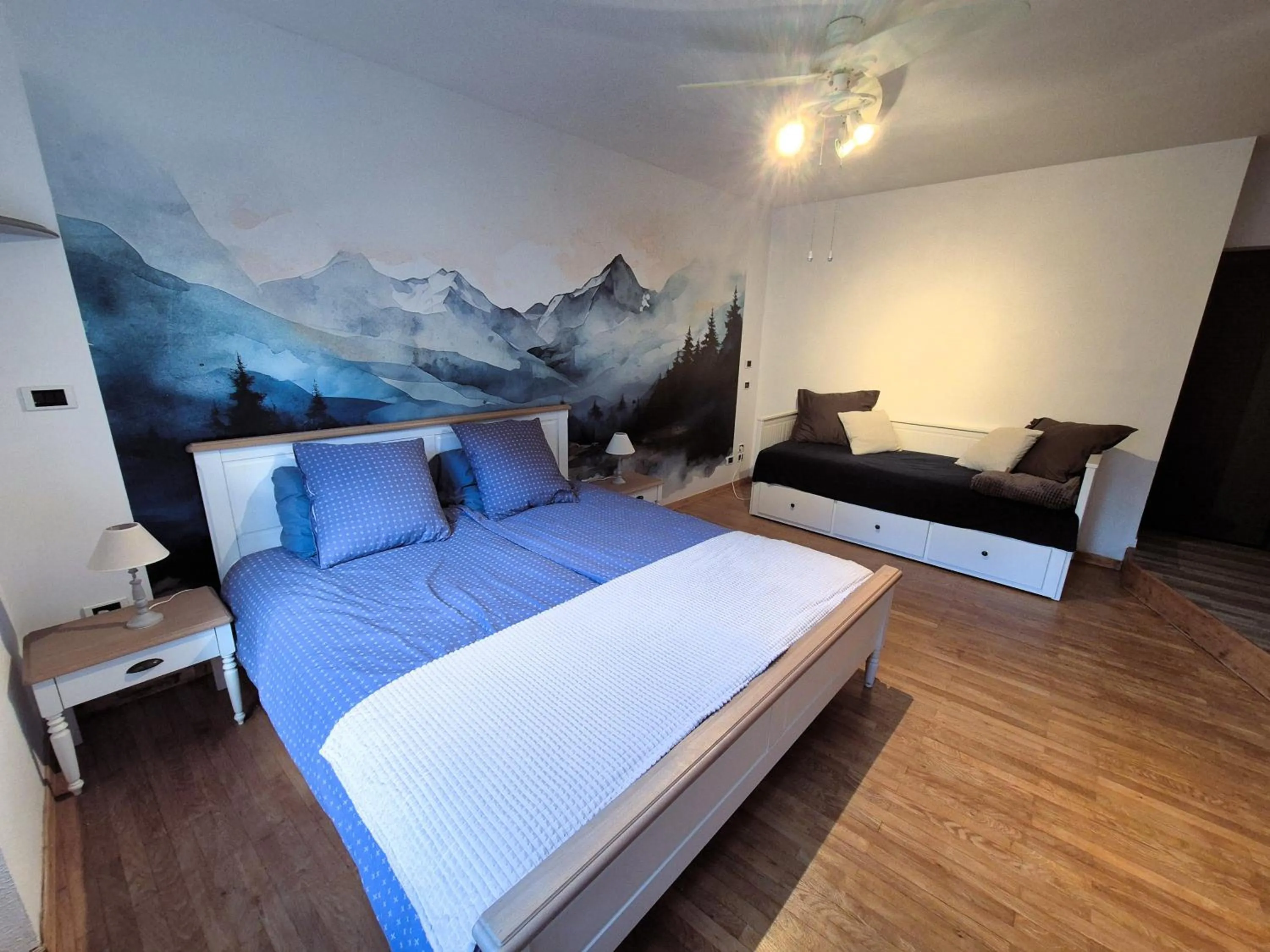 Photo of the whole room, Bed in Au lavoir du Serein "L'Eventail"