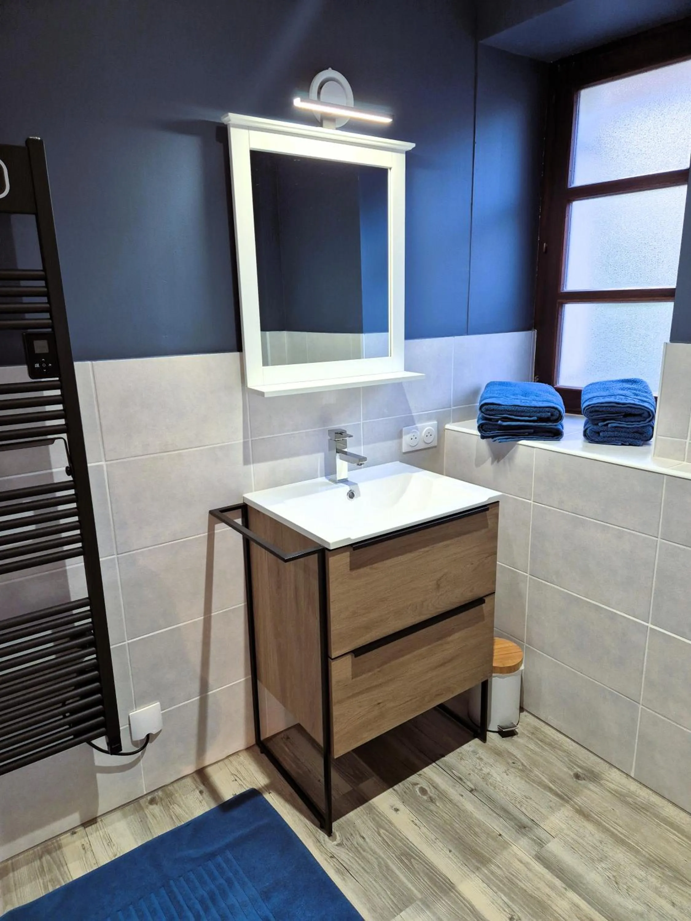 Bathroom in Au lavoir du Serein "L'Eventail"