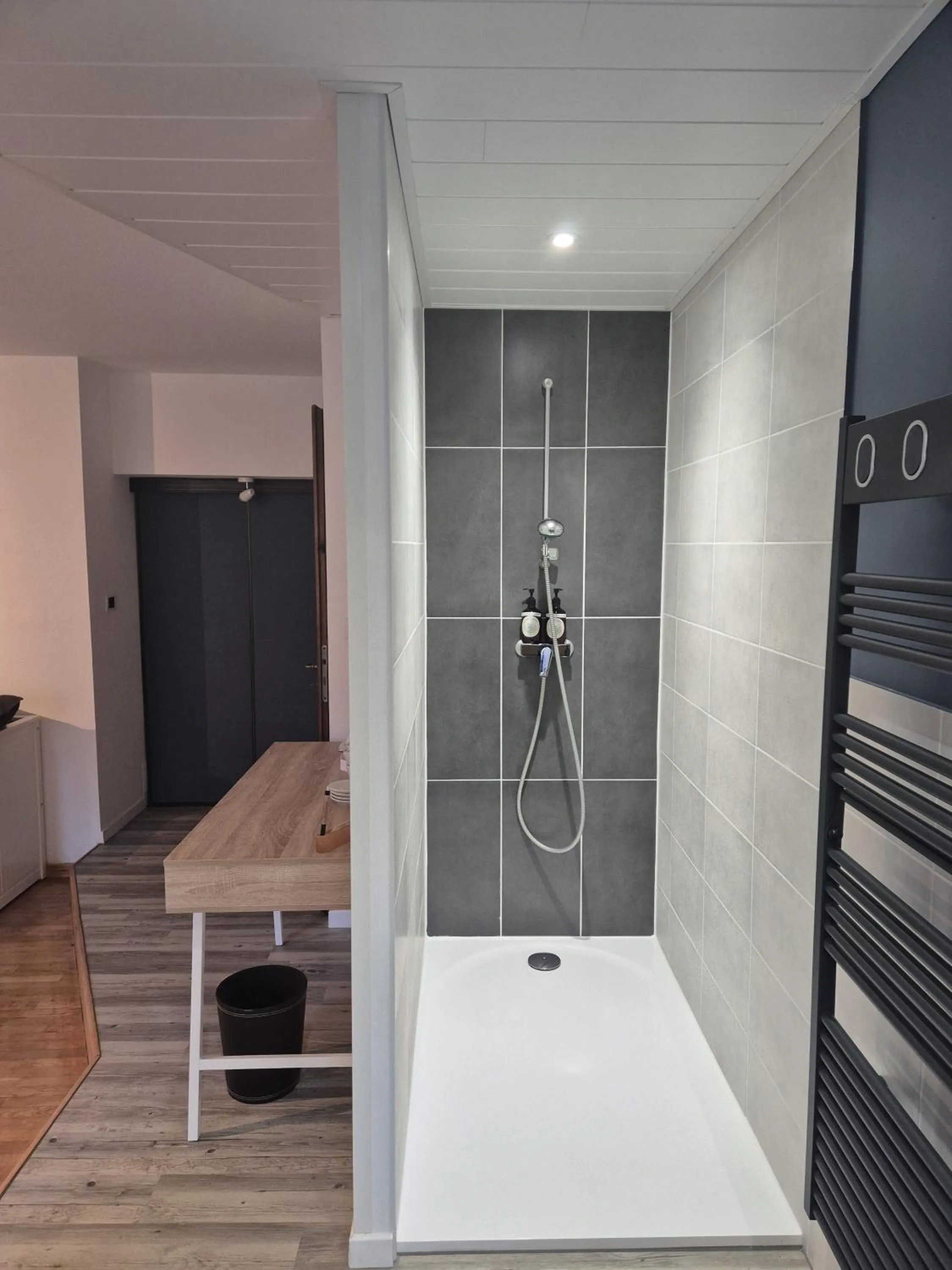 Bathroom in Au lavoir du Serein "L'Eventail"