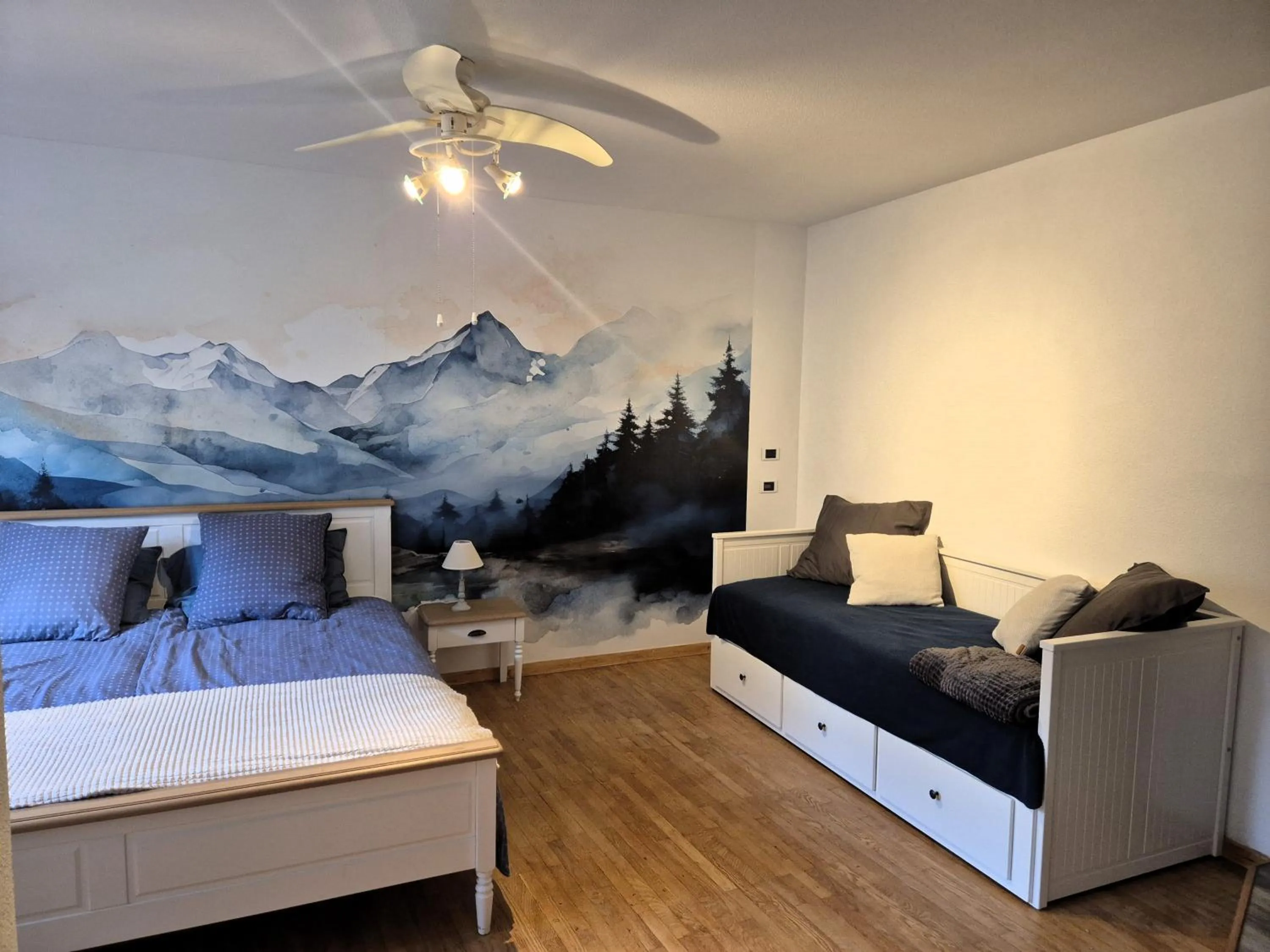 Bedroom, Bed in Au lavoir du Serein "L'Eventail"