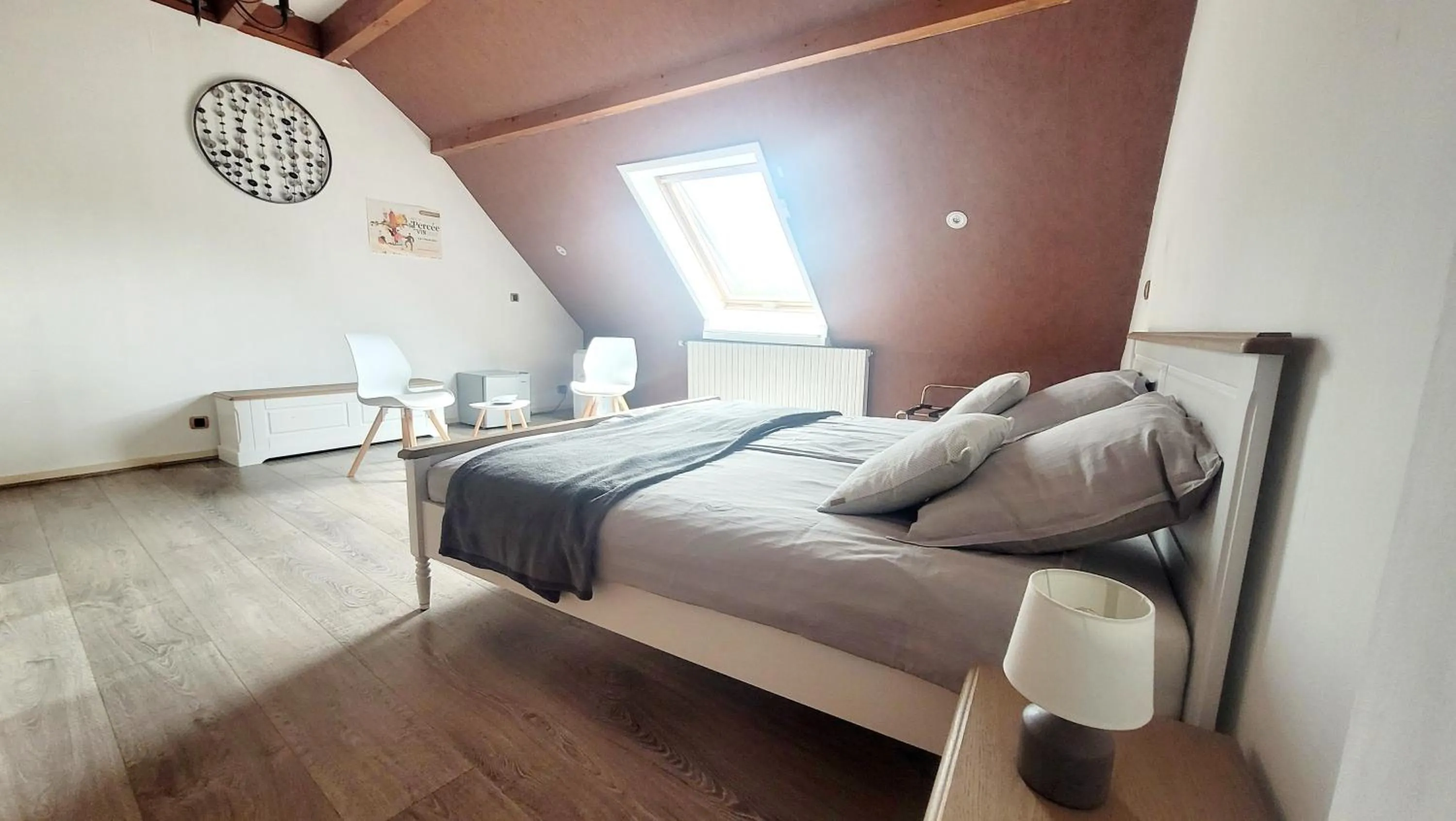 Bedroom, Bed in Au Lavoir du Serein "Les Lavandières"