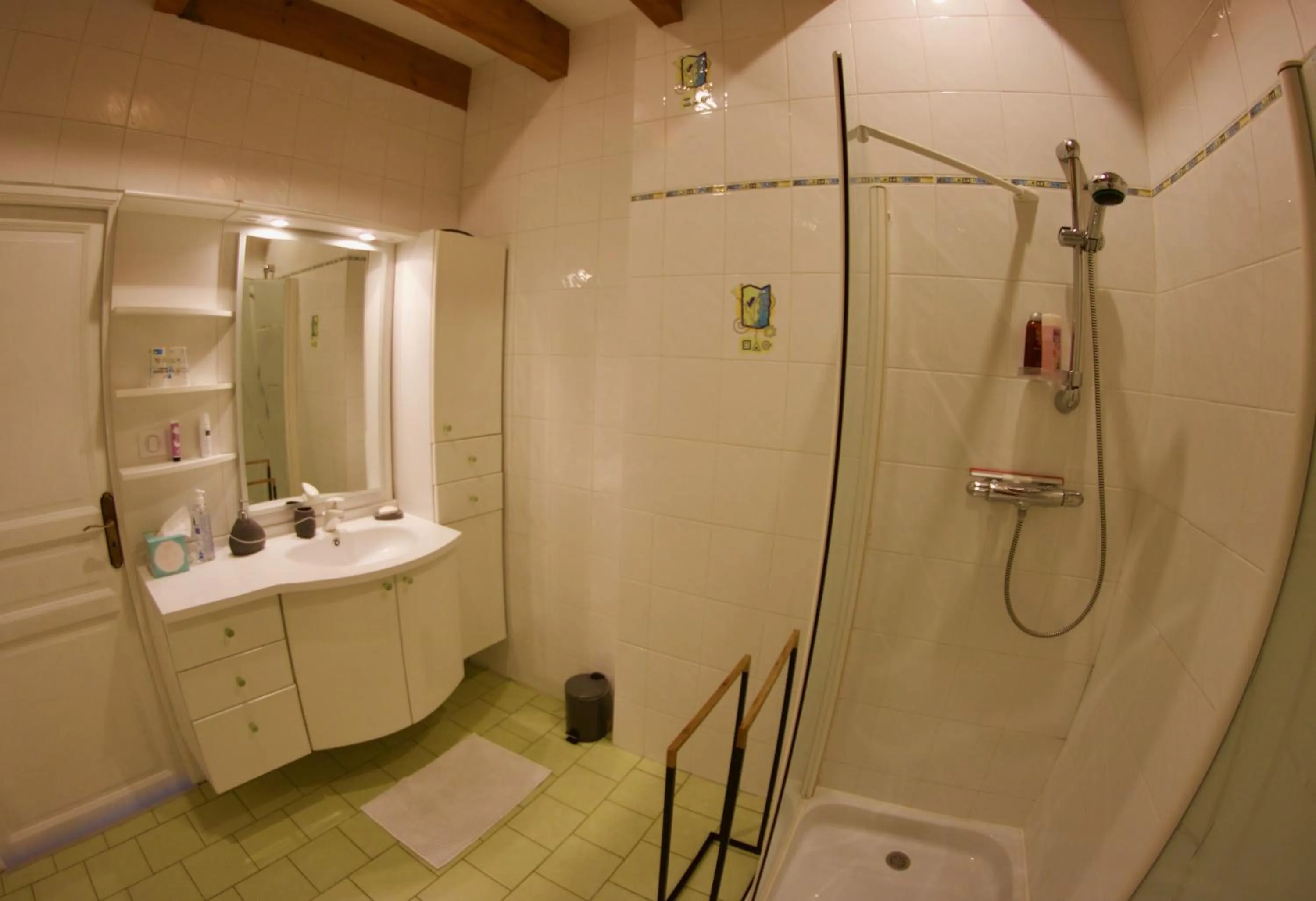 Bathroom in Au Lavoir du Serein "Les Lavandières"