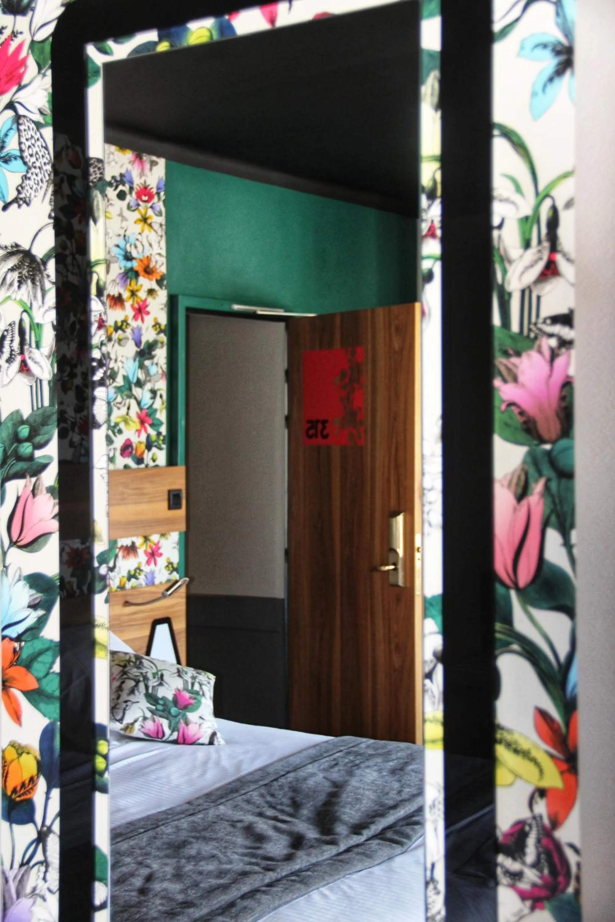 Decorative detail, Bed in Best Western Hotel De Paris