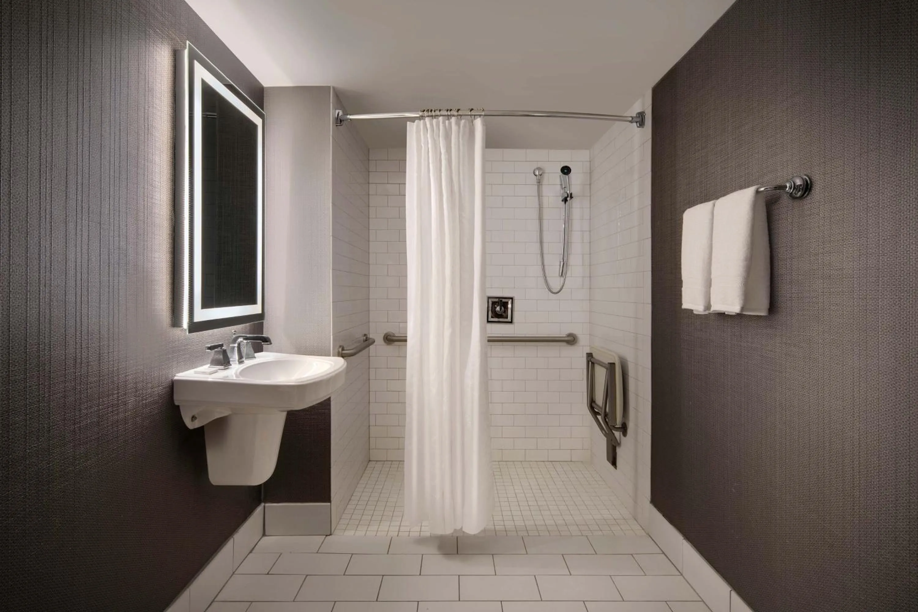 Bathroom in Sheraton Philadelphia Downtown