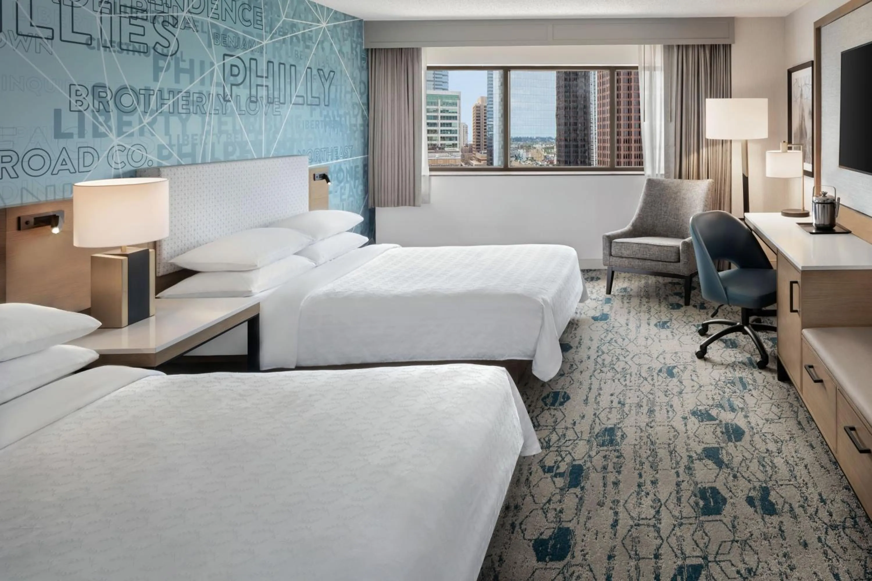 Photo of the whole room, Bed in Sheraton Philadelphia Downtown