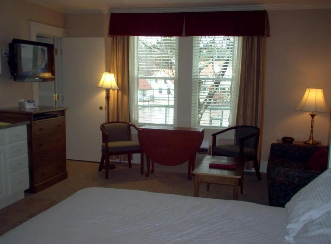 Decorative detail, Bed in Eastern Slope Inn Resort