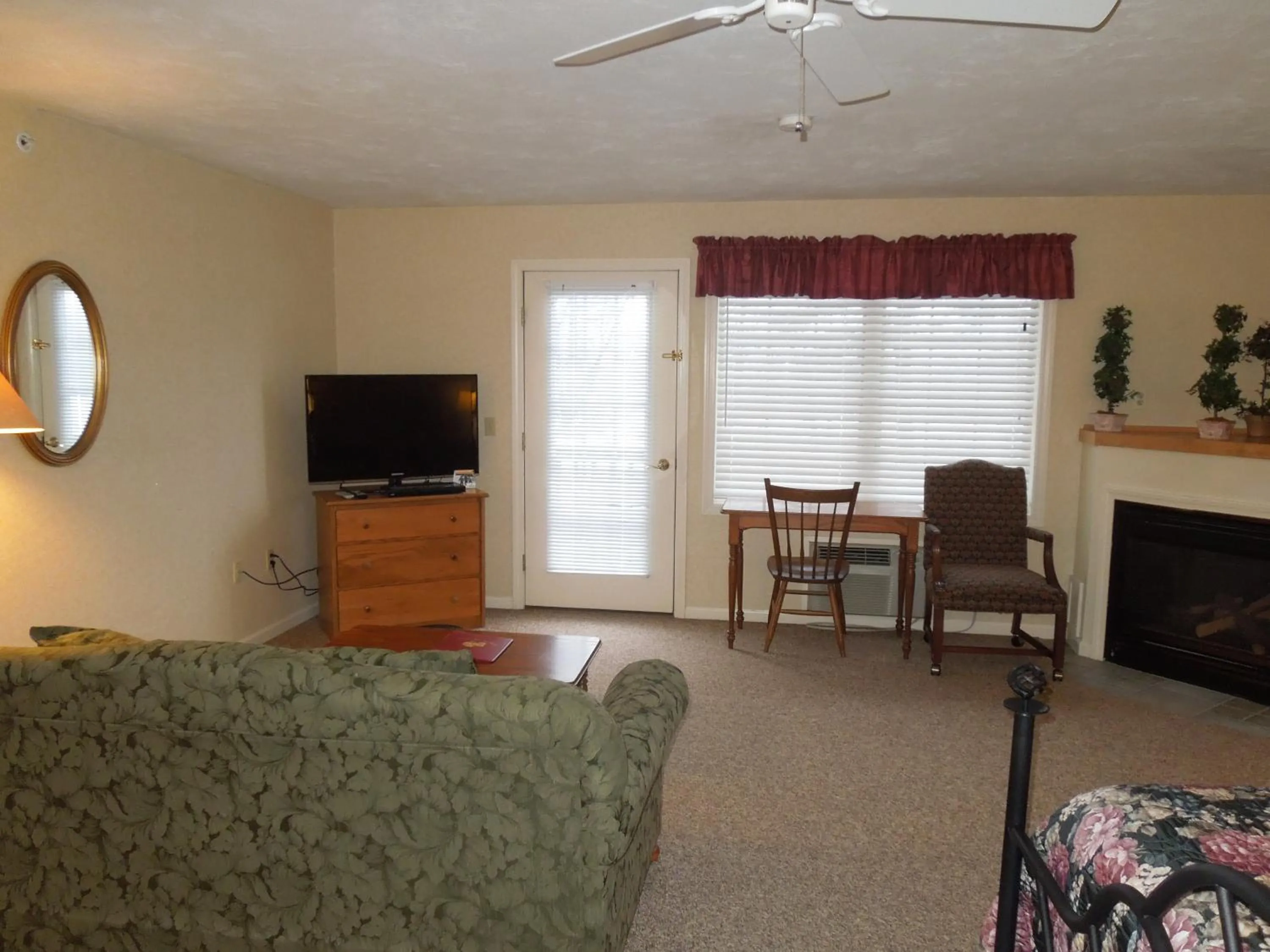 Decorative detail in Eastern Slope Inn Resort