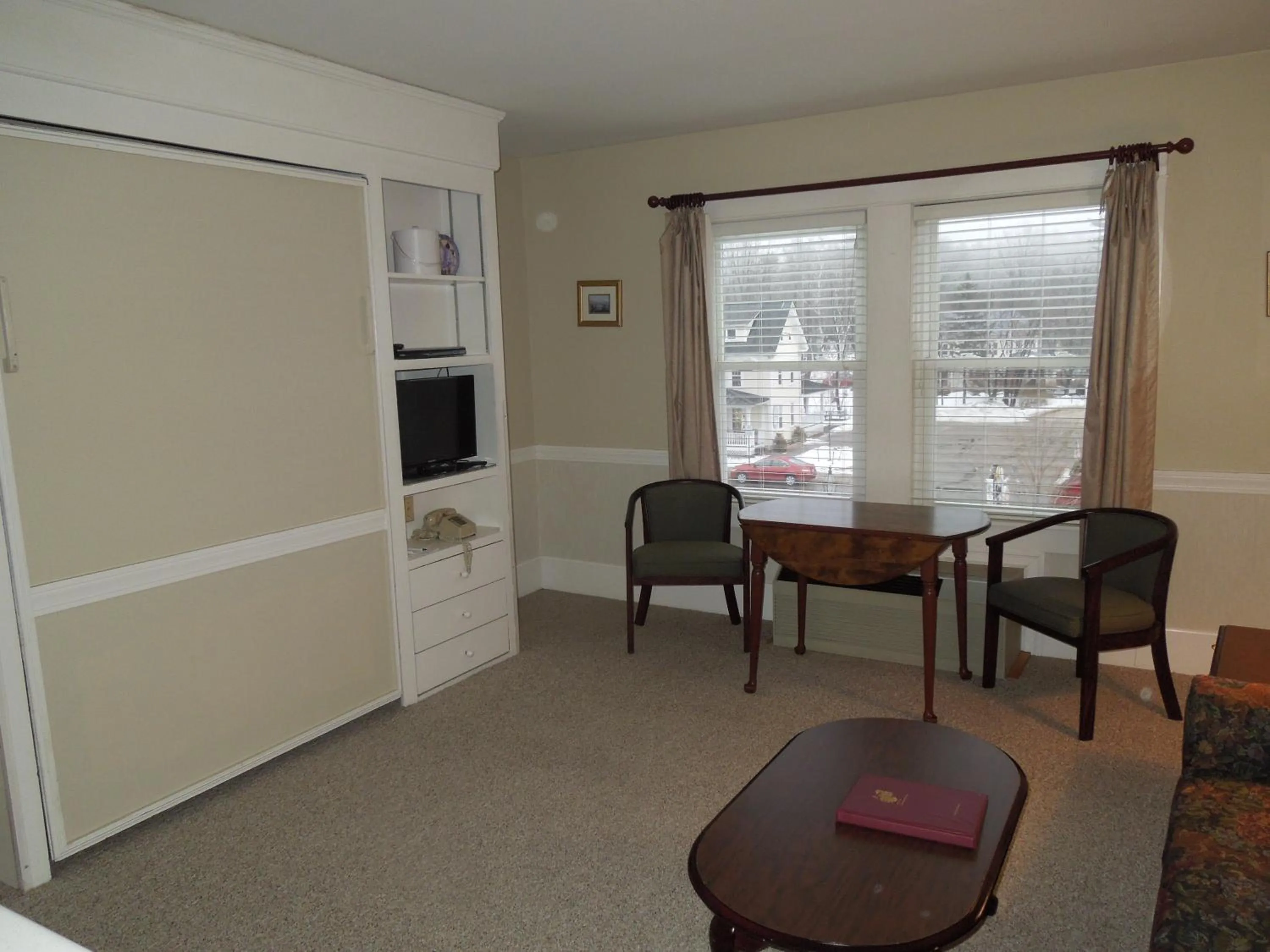 Seating area in Eastern Slope Inn Resort