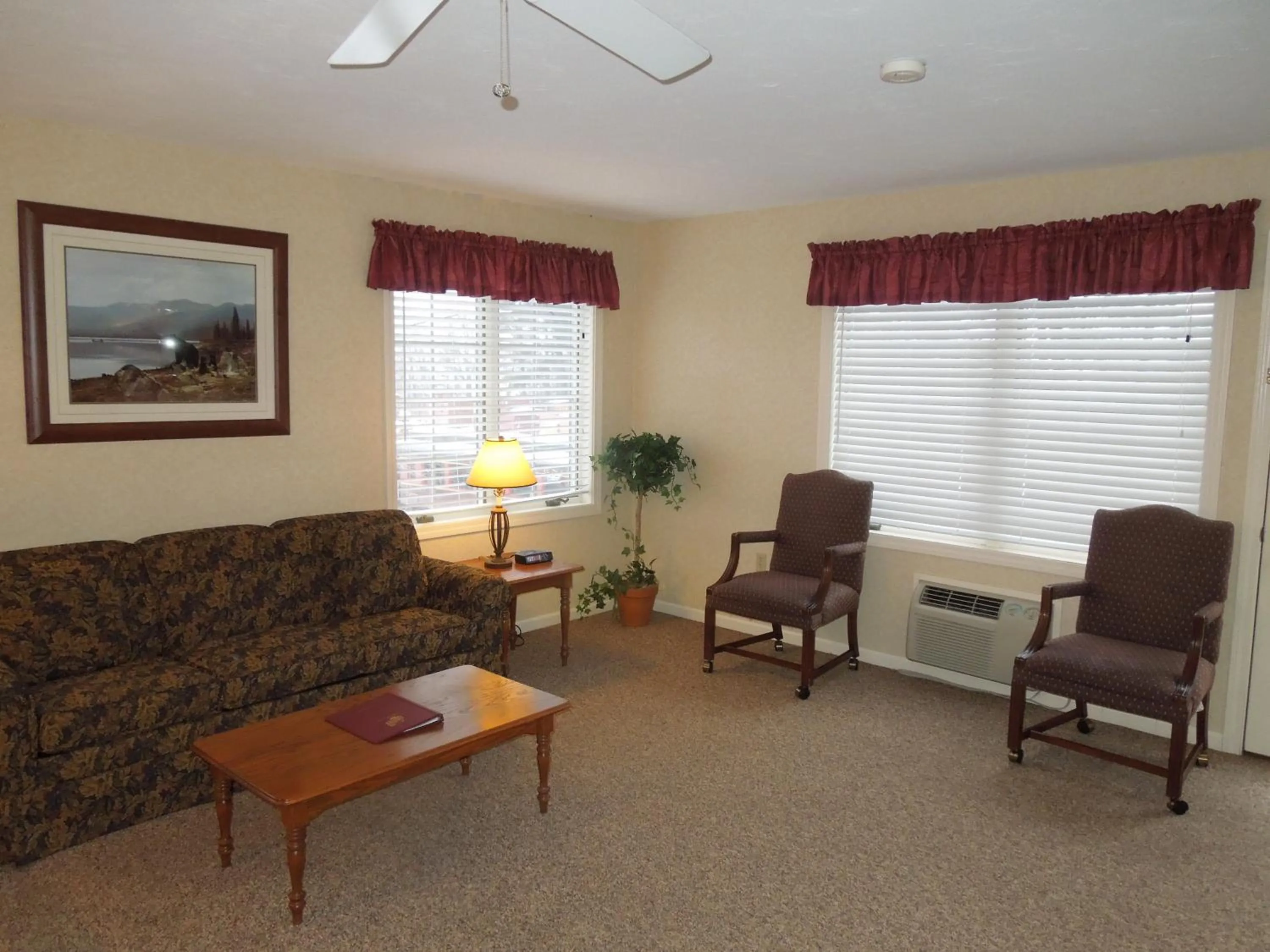 Living room in Eastern Slope Inn Resort