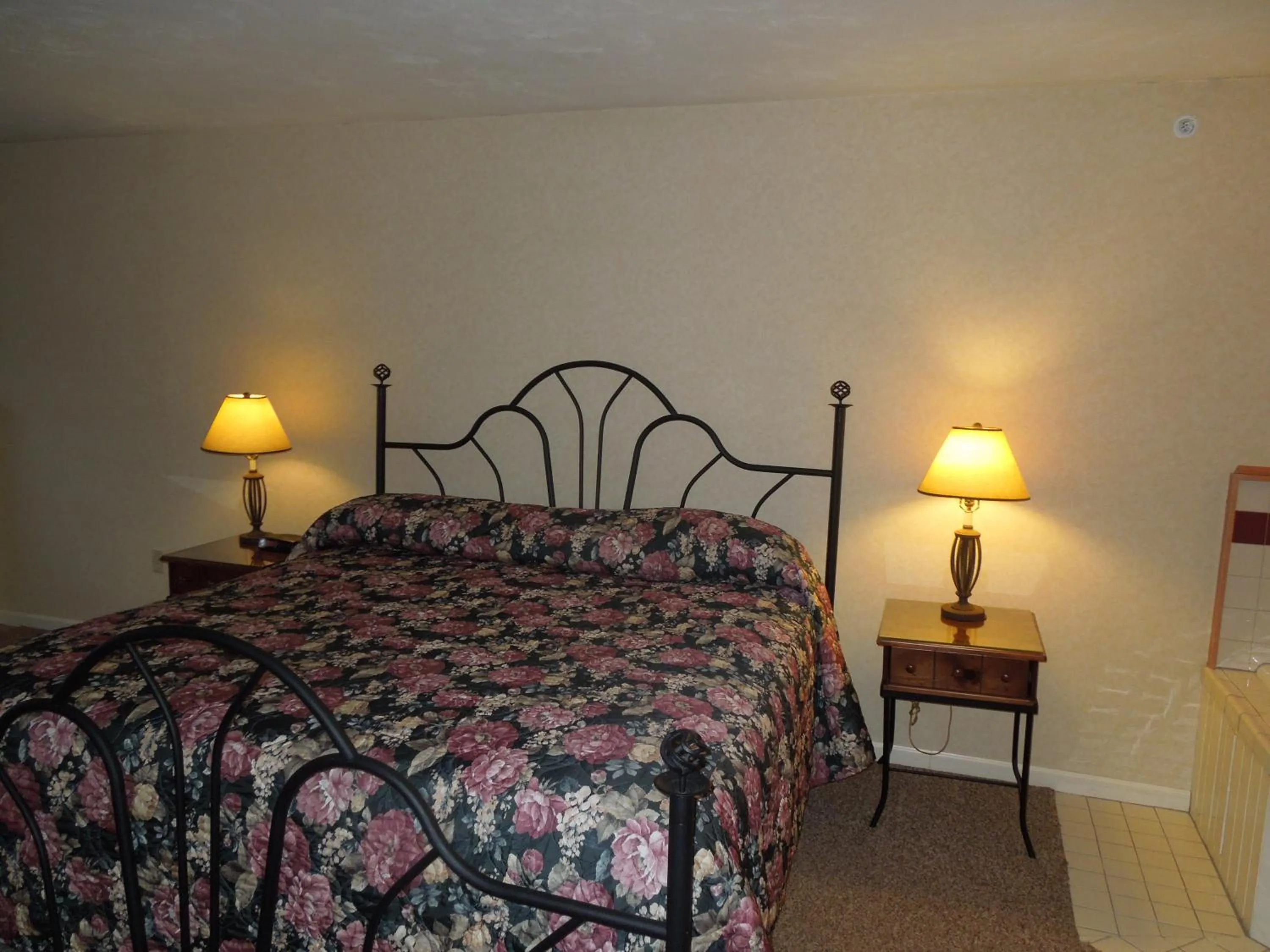 Bed in Eastern Slope Inn Resort