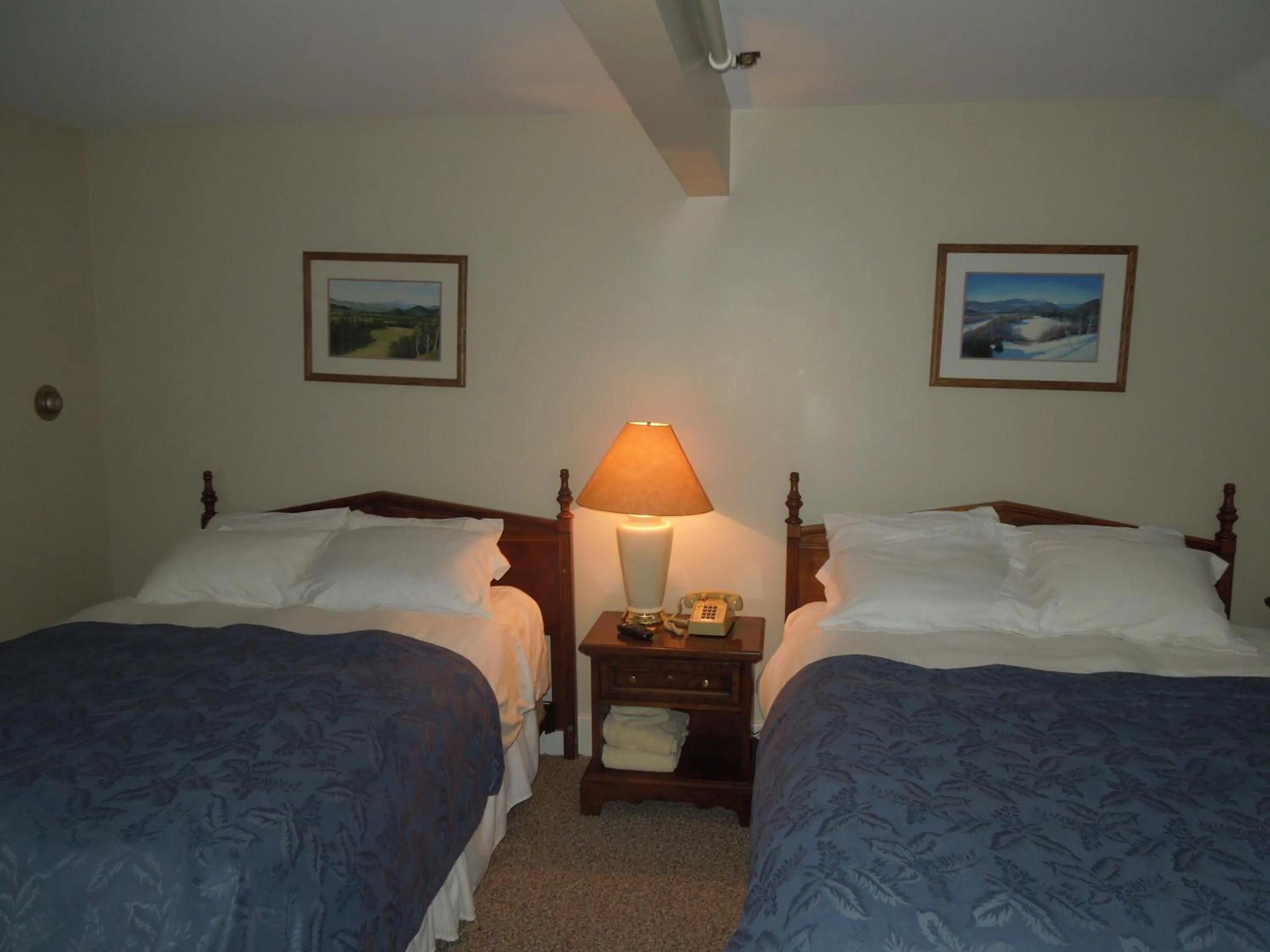 Bed in Eastern Slope Inn Resort