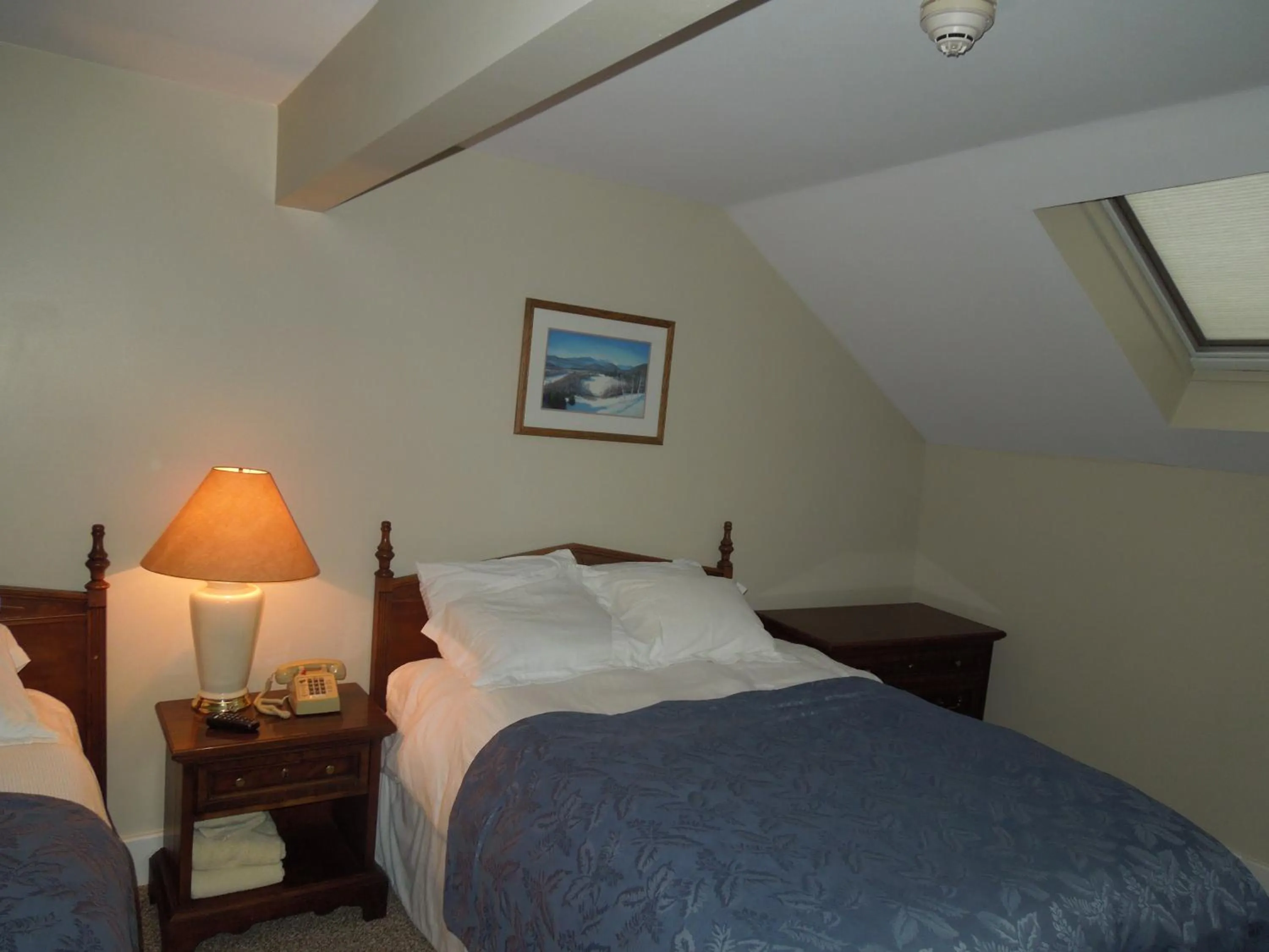 Bed in Eastern Slope Inn Resort