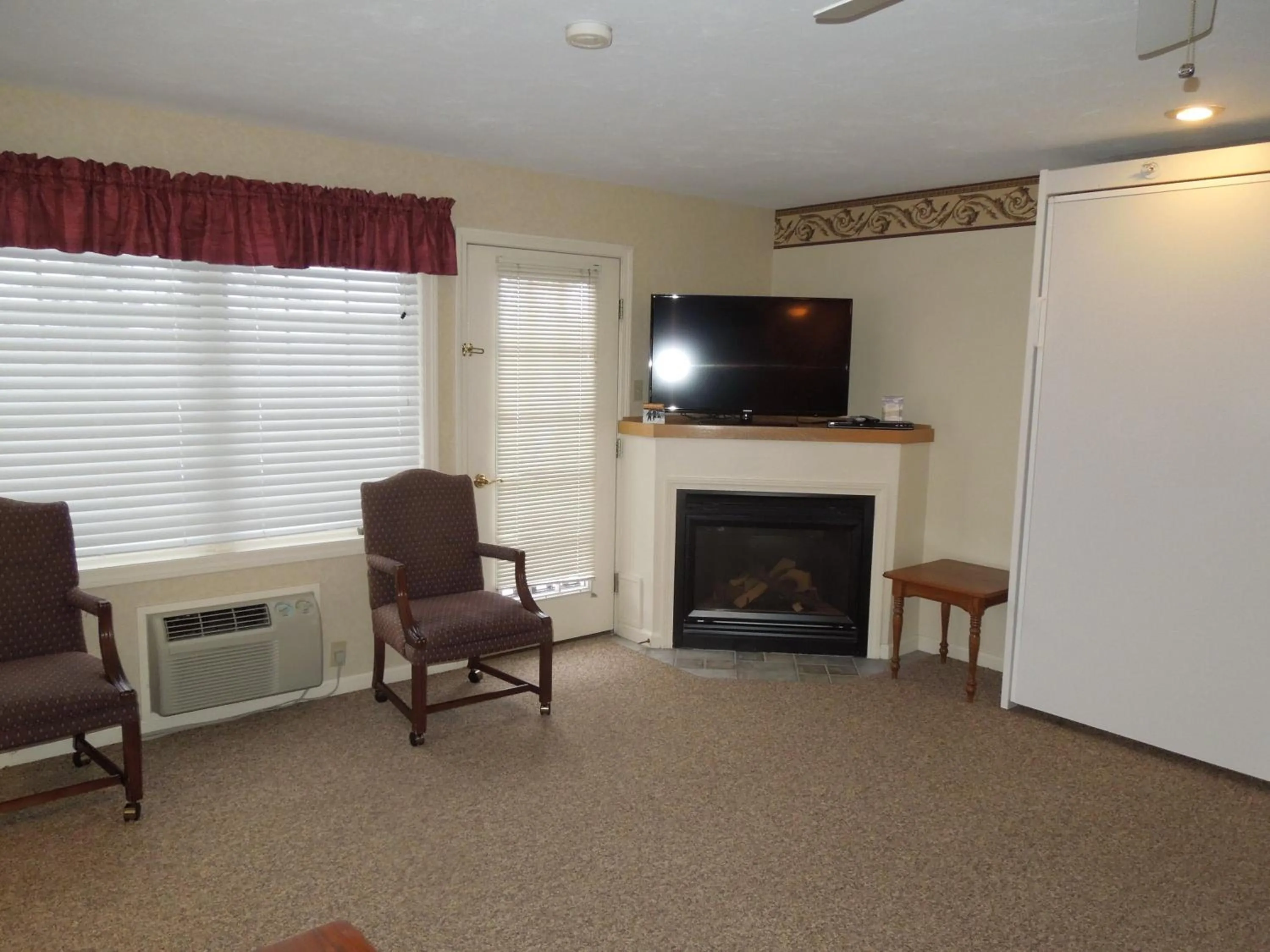 TV and multimedia in Eastern Slope Inn Resort