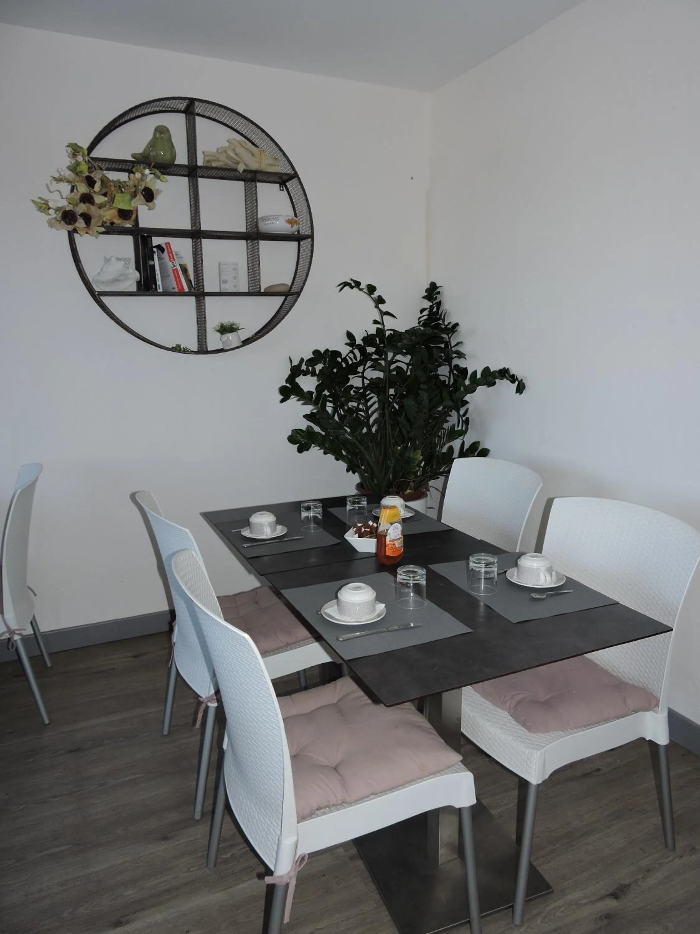 Restaurant/places to eat in Hotel le Foron