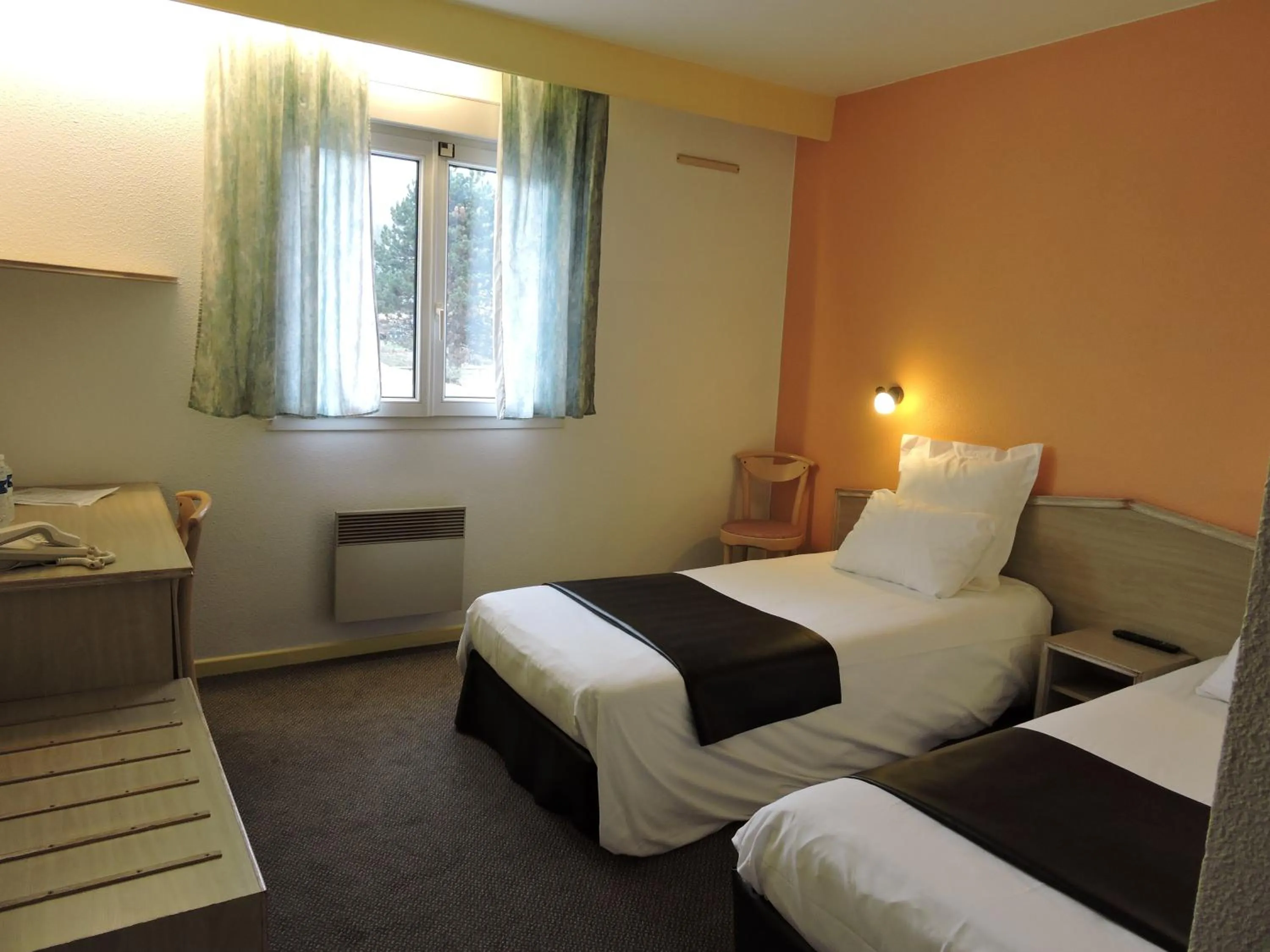 Bedroom, Bed in Hotel le Foron