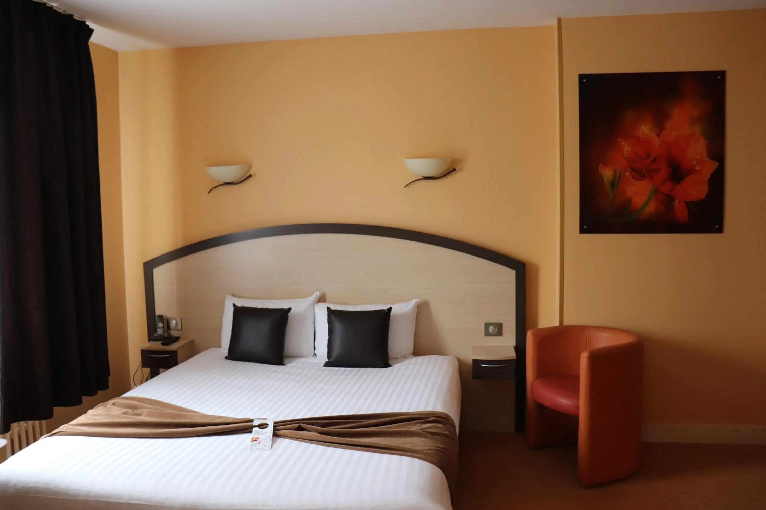 Bed in The Originals City - Hôtel Saint-Martial, Limoges Centre