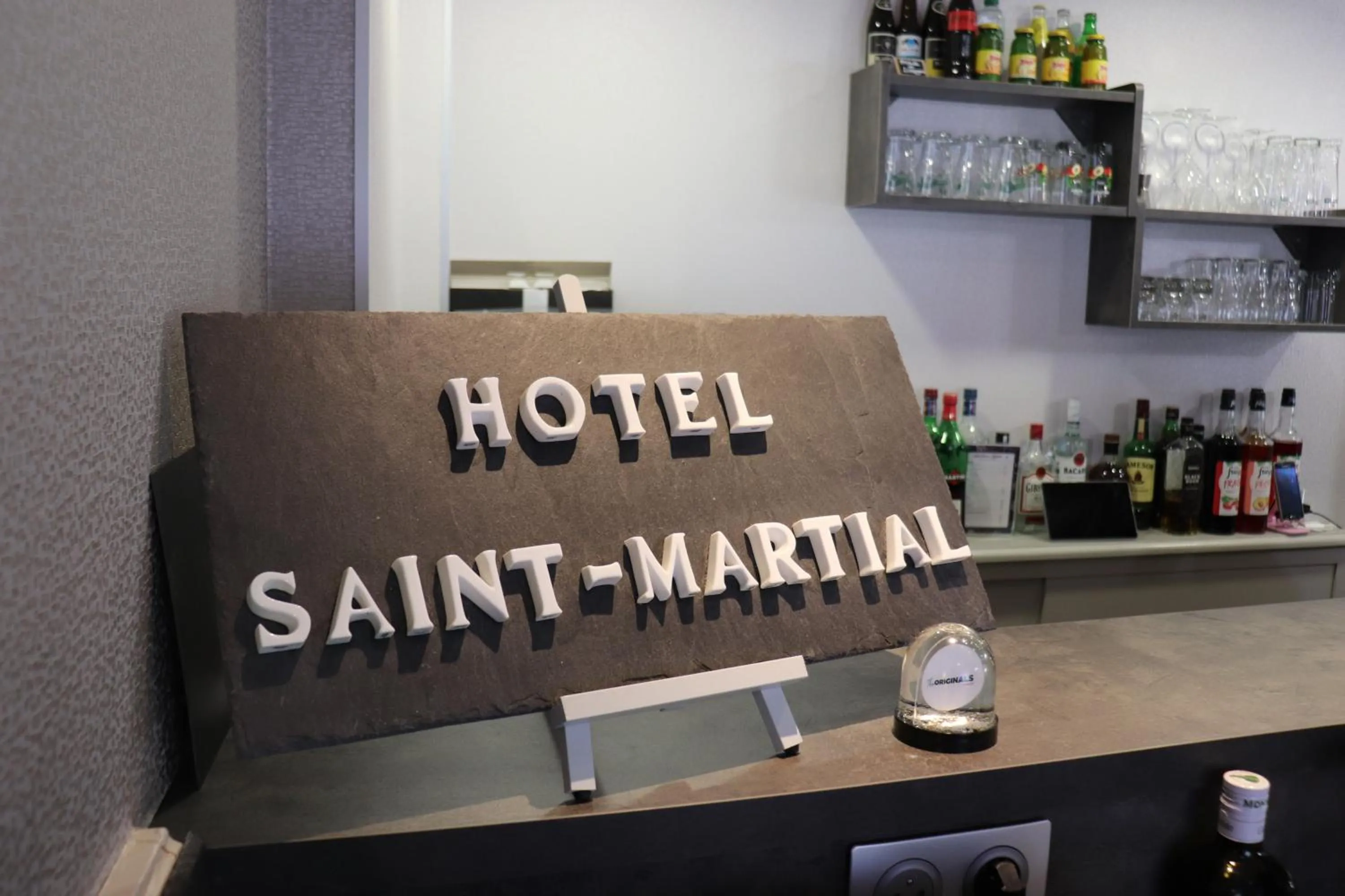 Lobby or reception in The Originals City - Hôtel Saint-Martial, Limoges Centre