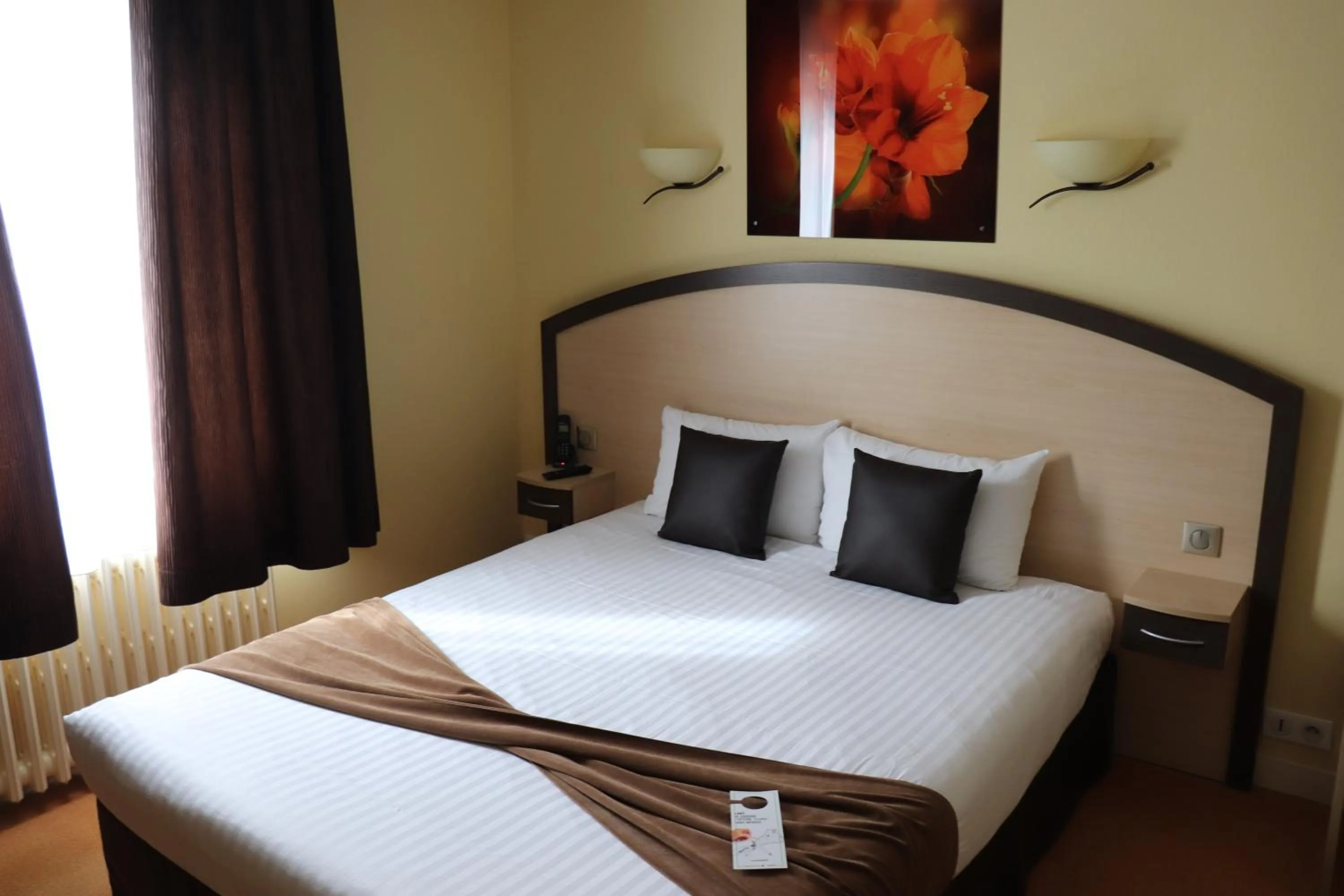 Bed in The Originals City - Hôtel Saint-Martial, Limoges Centre