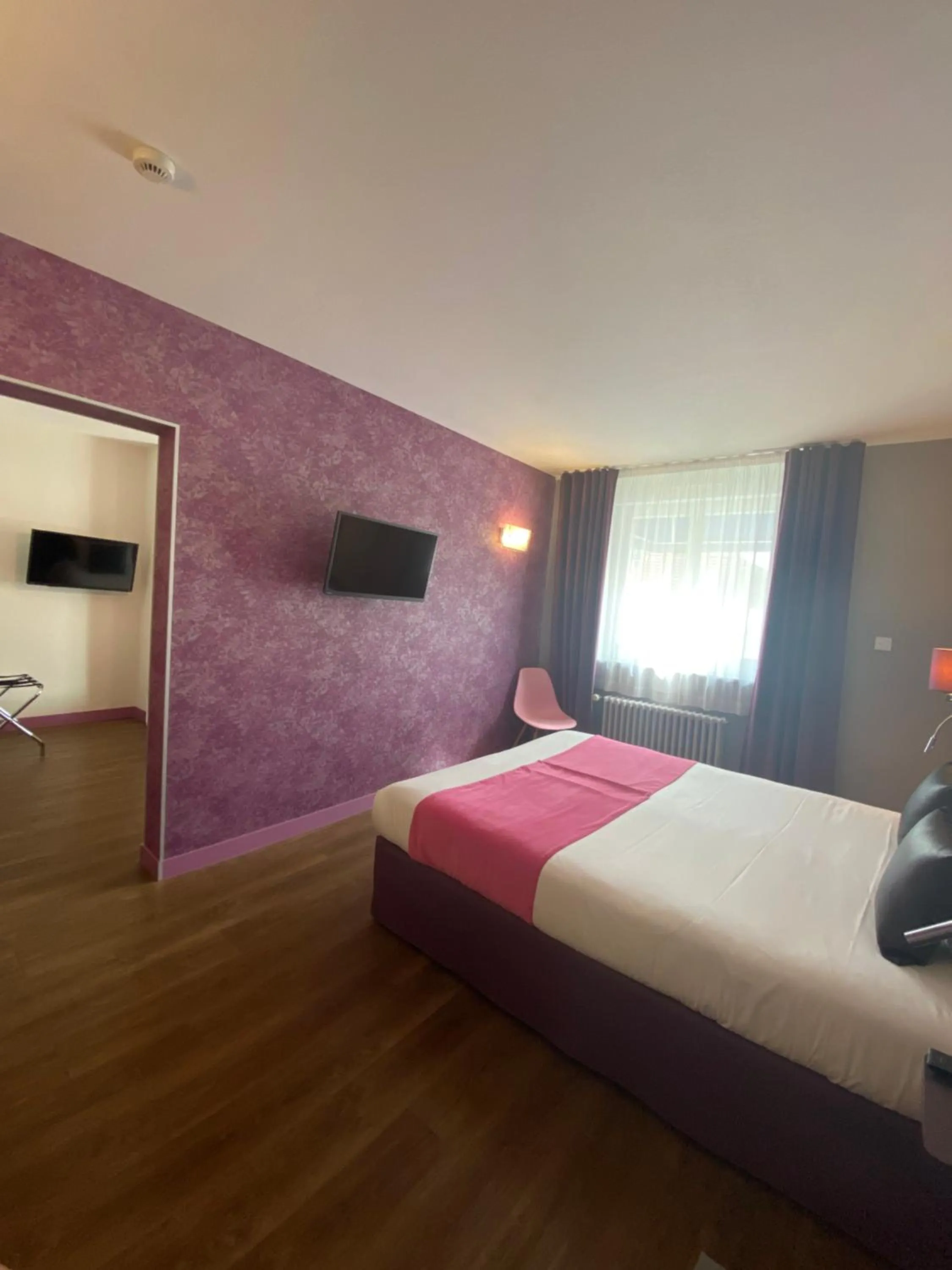 Photo of the whole room in The Originals City - Hôtel Saint-Martial, Limoges Centre