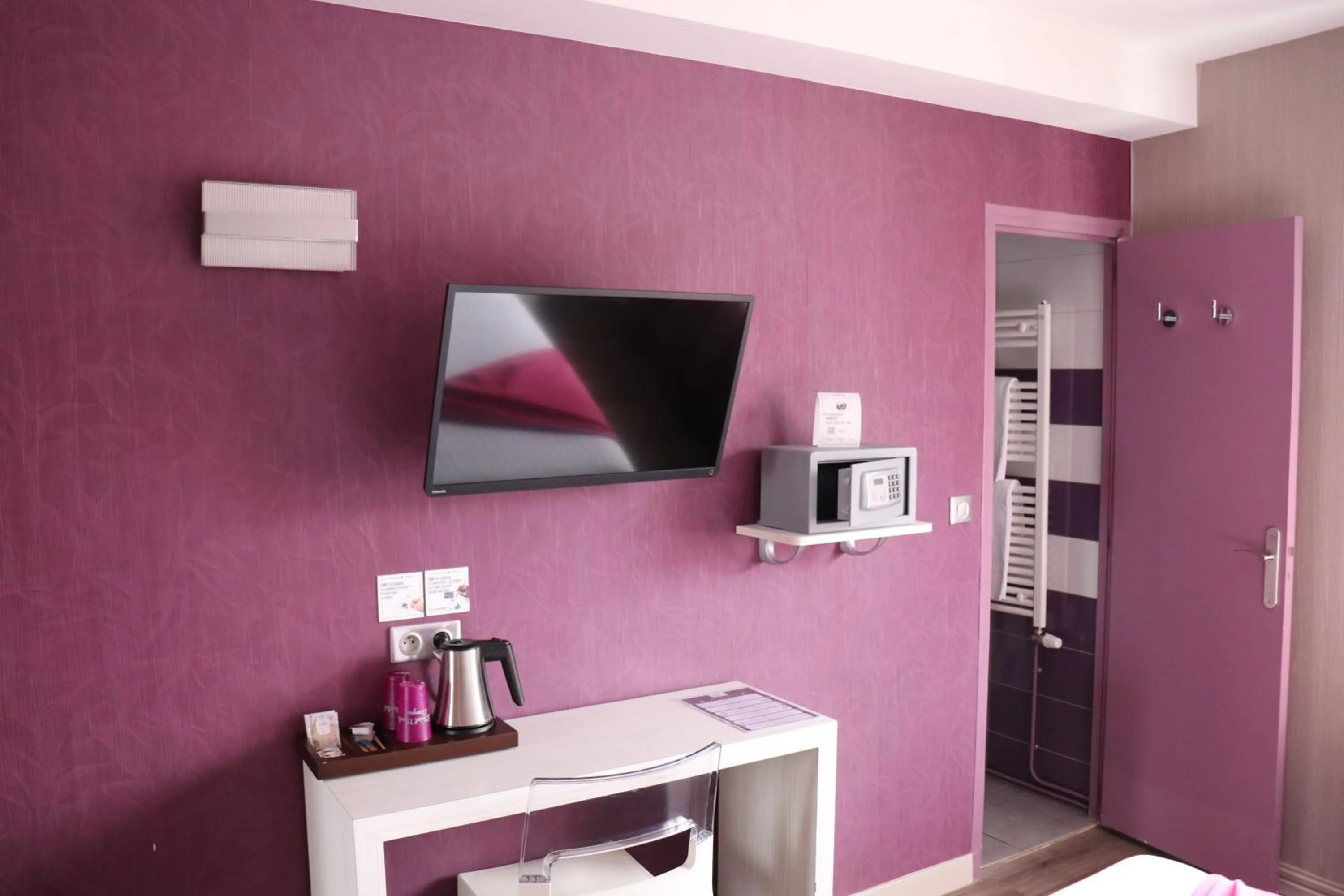 TV and multimedia in The Originals City - Hôtel Saint-Martial, Limoges Centre