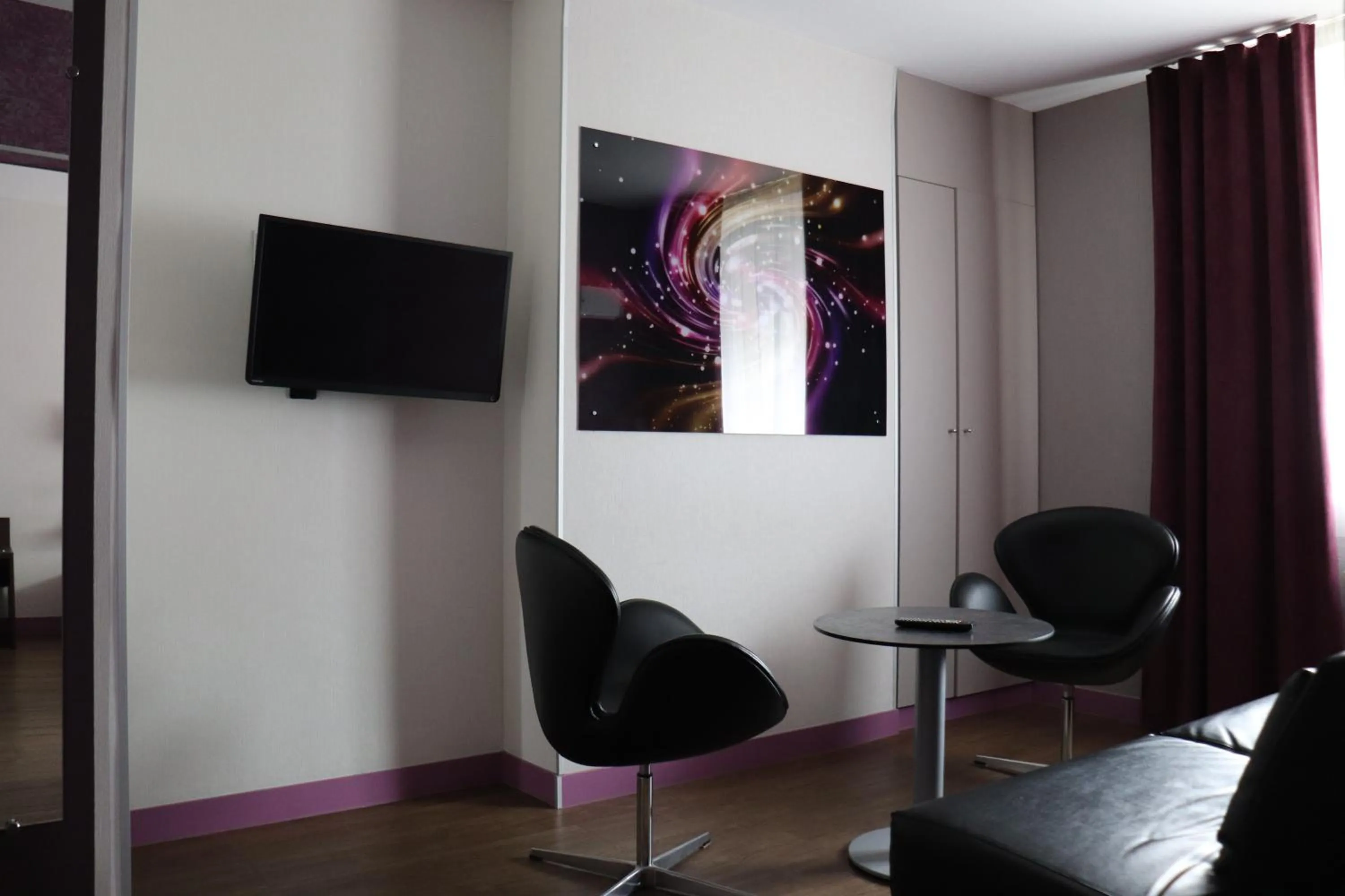 TV and multimedia in The Originals City - Hôtel Saint-Martial, Limoges Centre