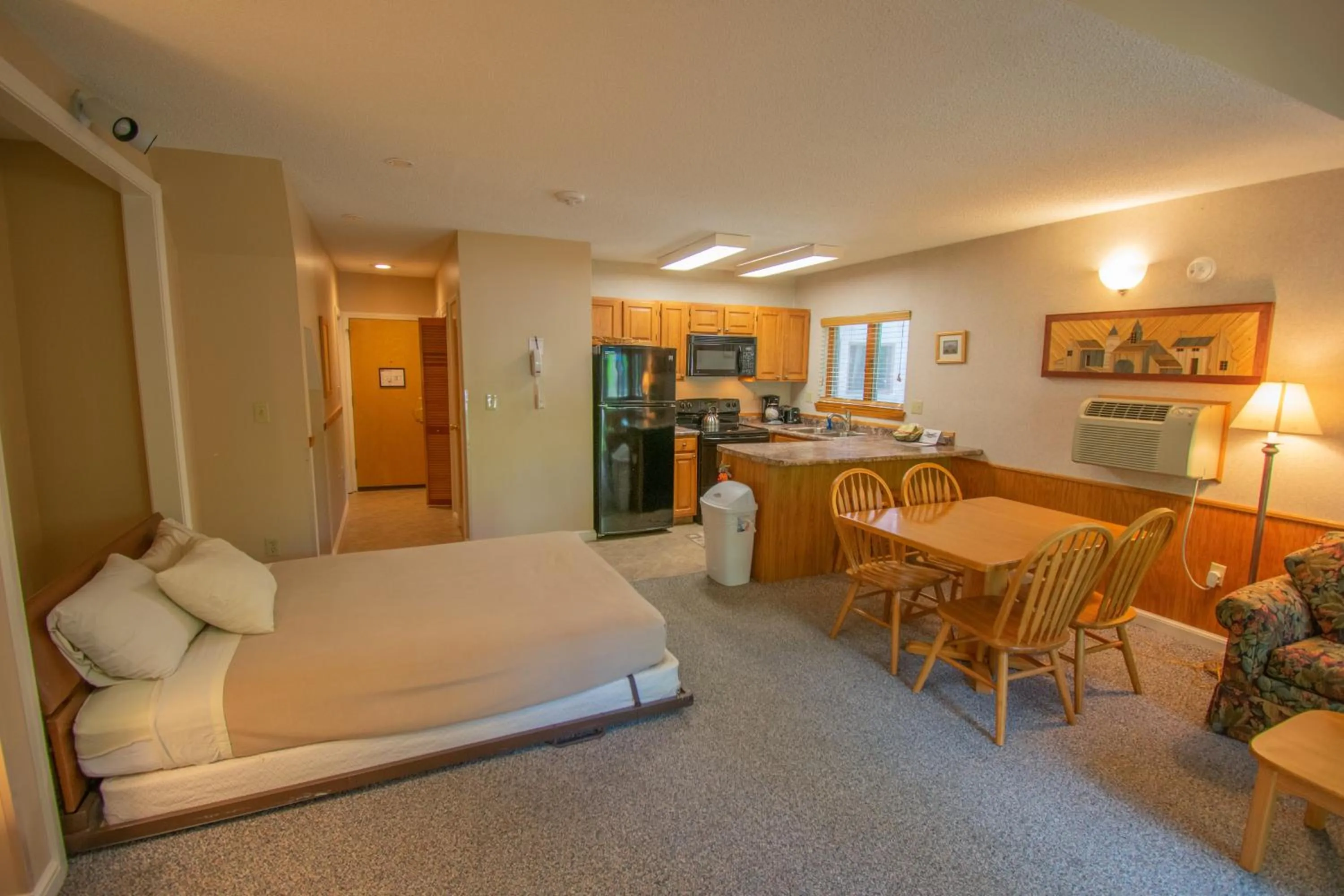 Living room, Bed in Attitash Mountain Village